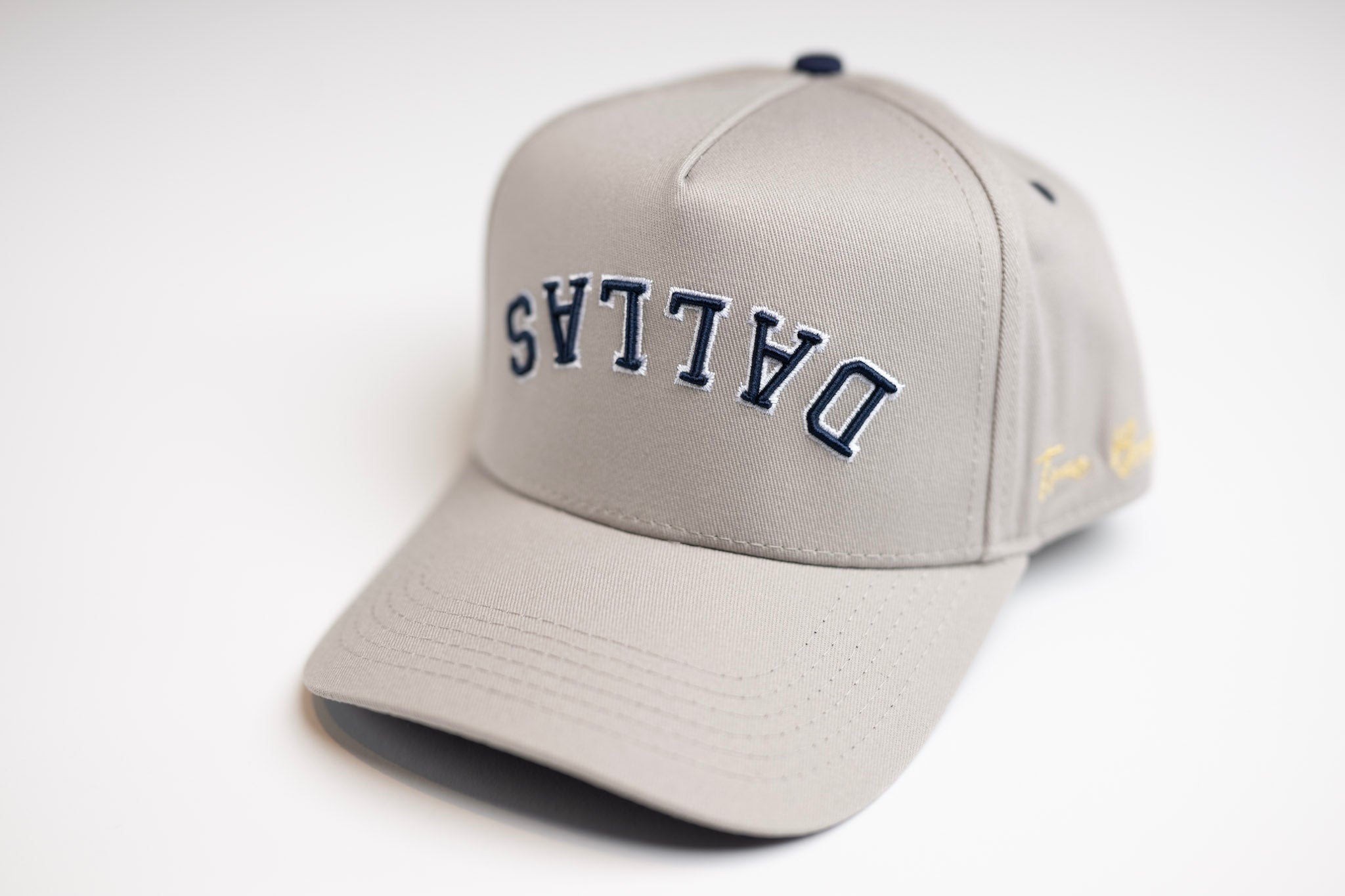 Precurved Dallas snapback - GRAY w/ navy accents