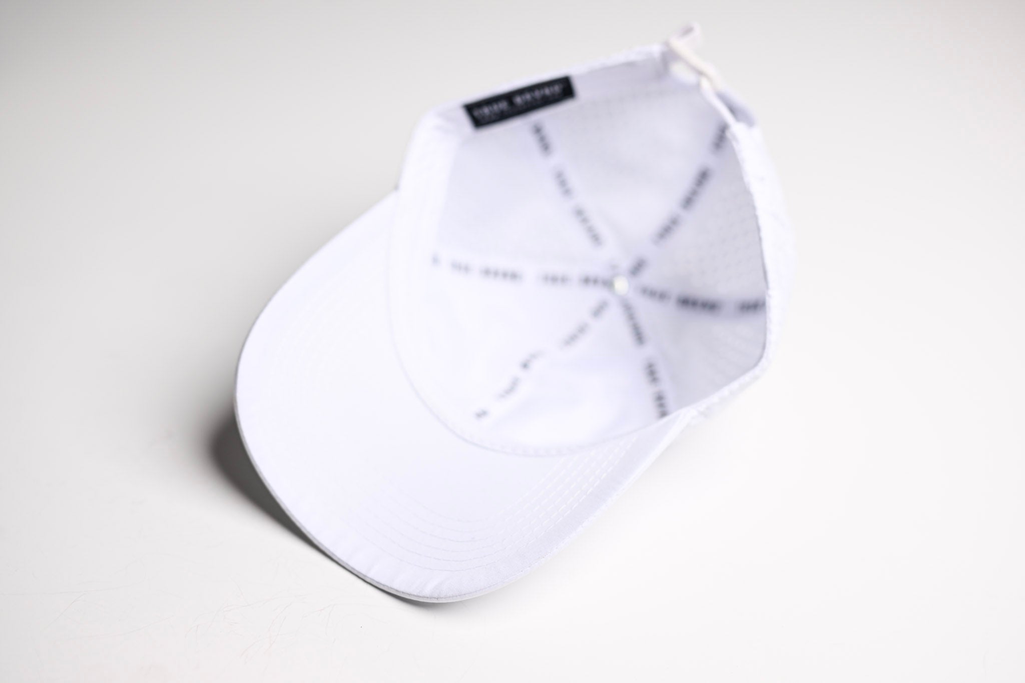 Performance Dad Hat - TONAL white