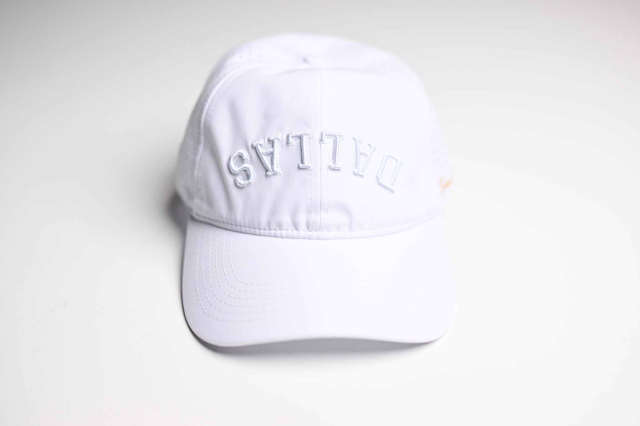 Performance Dad Hat - TONAL white