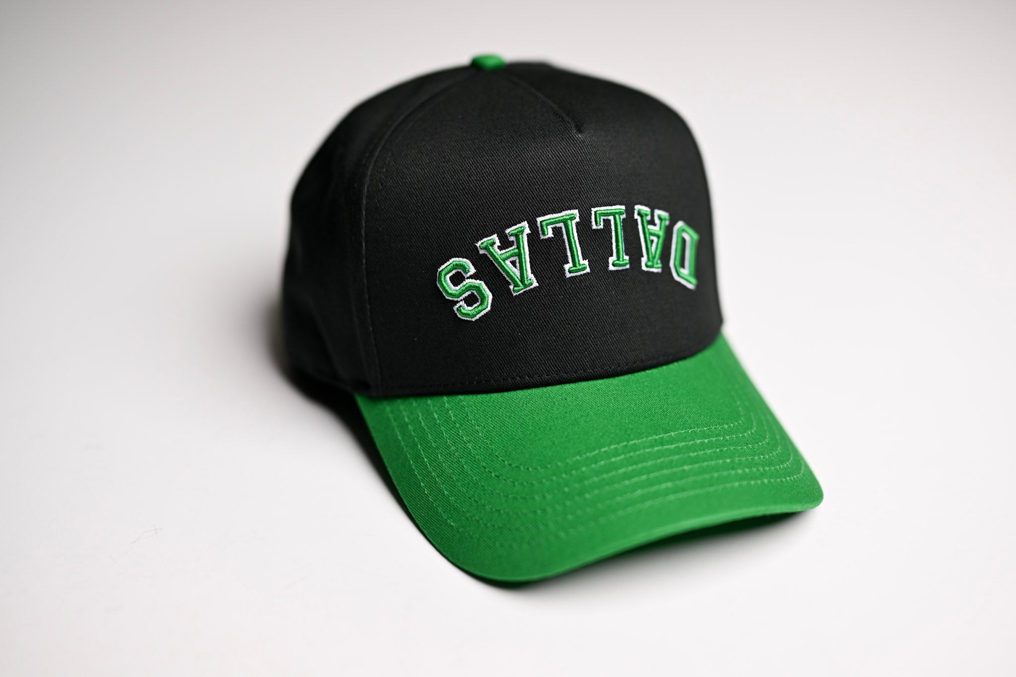 Precurved Dallas snapback - VICTORY GREEN / BLACK