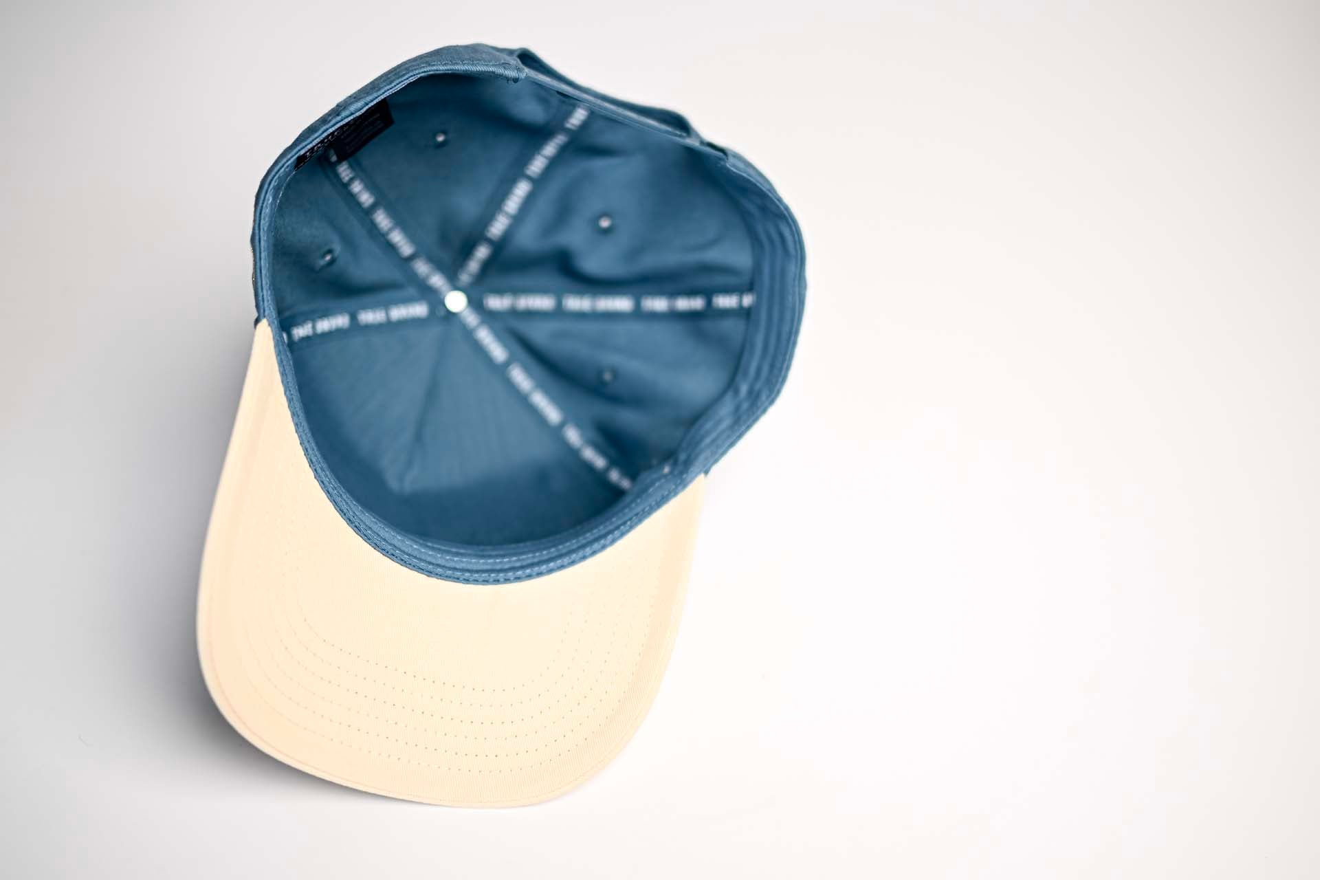 Precurved Dallas snapback - OFFWHITE / STEEL BLUE