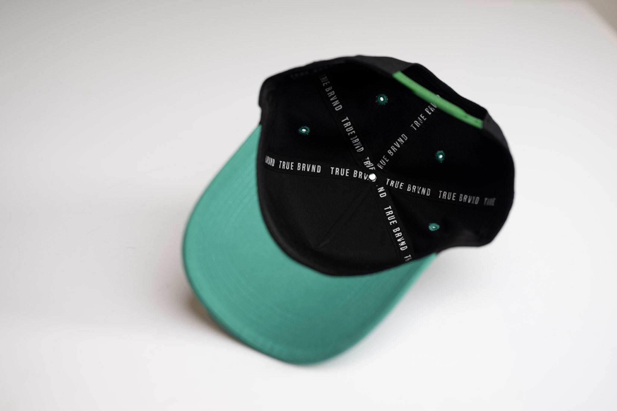 Precurved Dallas snapback - EUCALYPTUS / BLACK