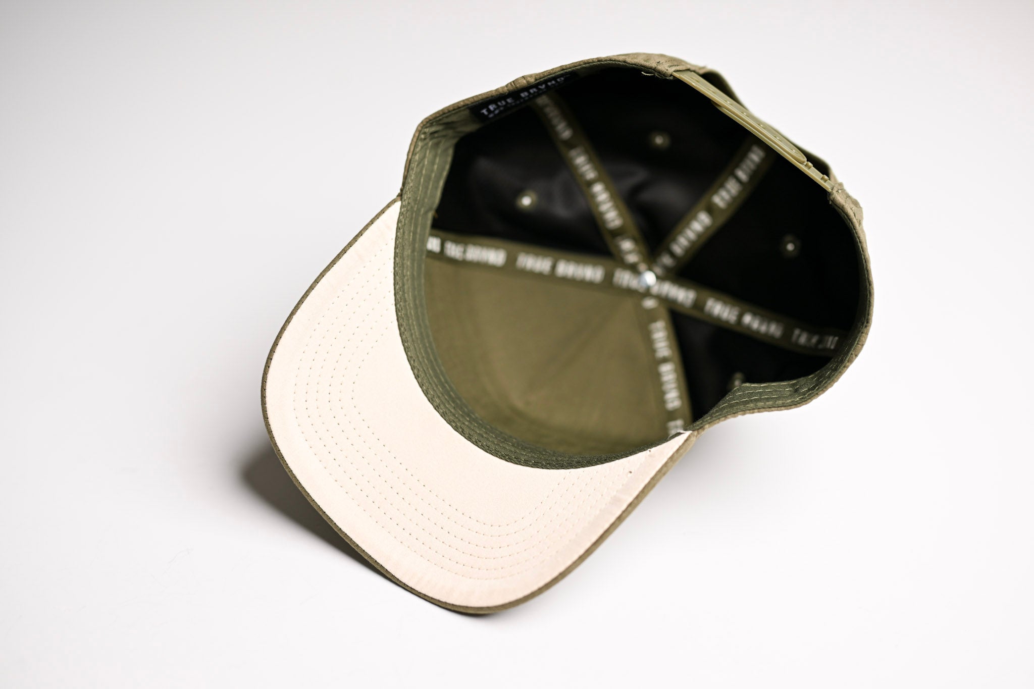 Suede snapback - OLIVE