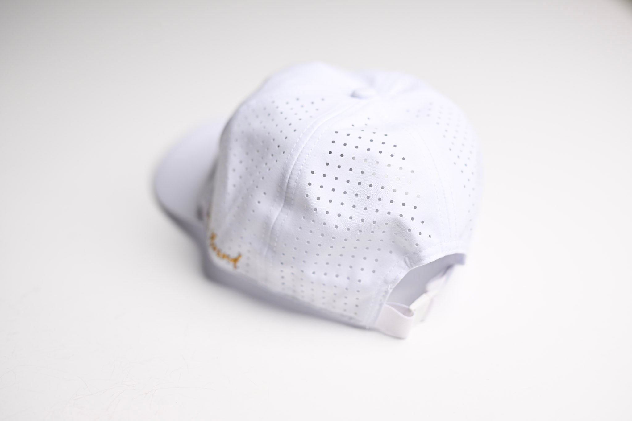 Performance Dad Hat - TONAL white