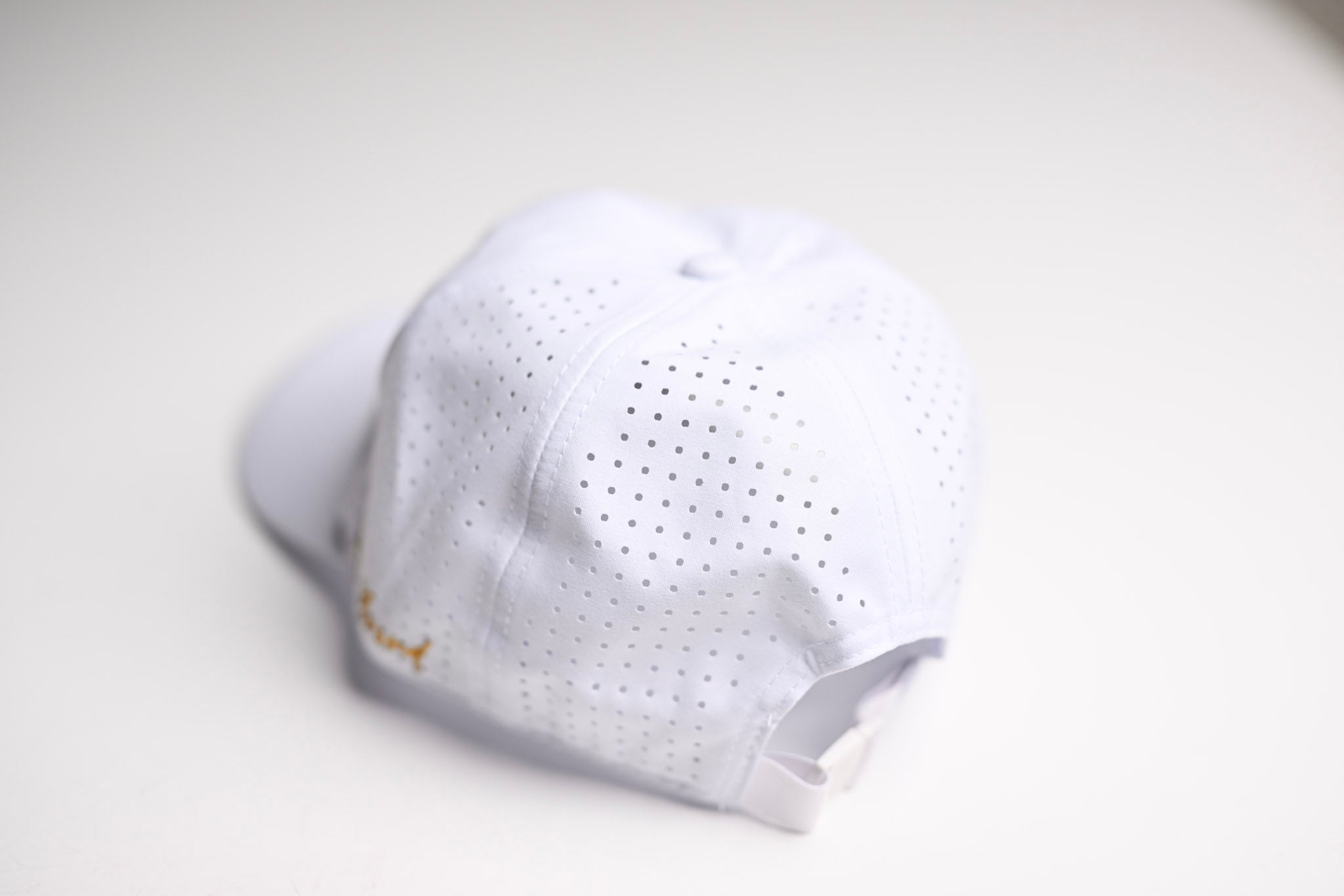 Performance Dad Hat - TONAL white