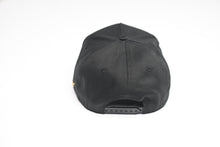 Load image into Gallery viewer, Precurved Classic Dallas snapback - BLACK w/ Red