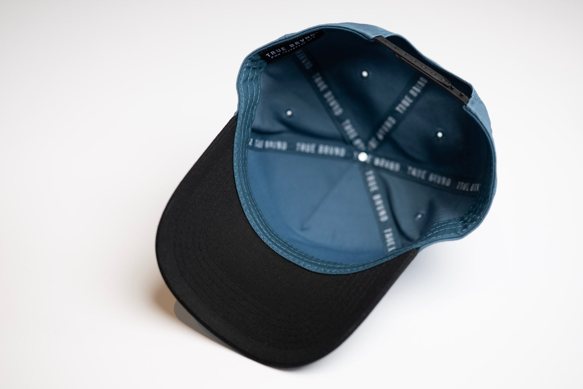 Precurved Dallas snapback - BLACK / STEEL BLUE