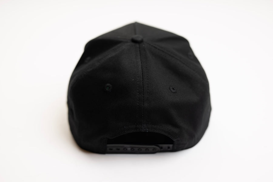 Precurved Dallas snapback - CLASSIC BLACK – True Brvnd