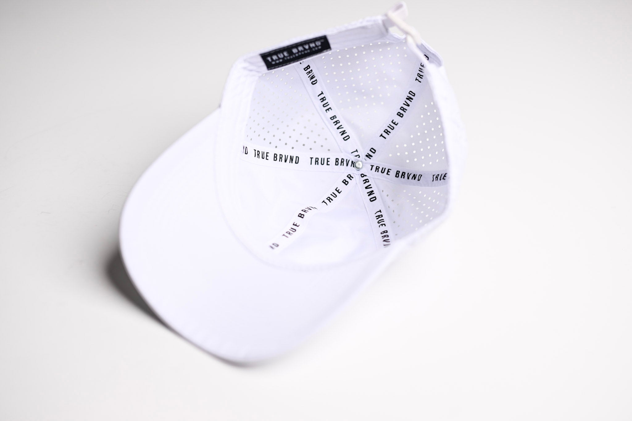 Performance Dad Hat - TONAL white