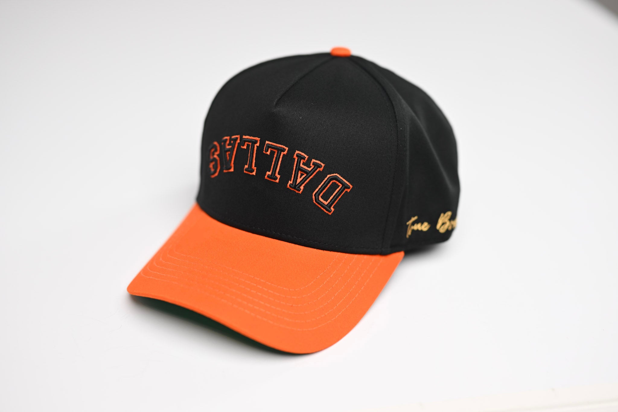 Precurved Dallas snapback - BLACK / ORANGE