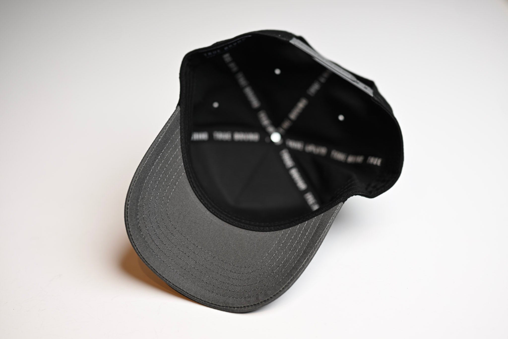 Precurved Dallas snapback -  CHARCOAL / BLACK