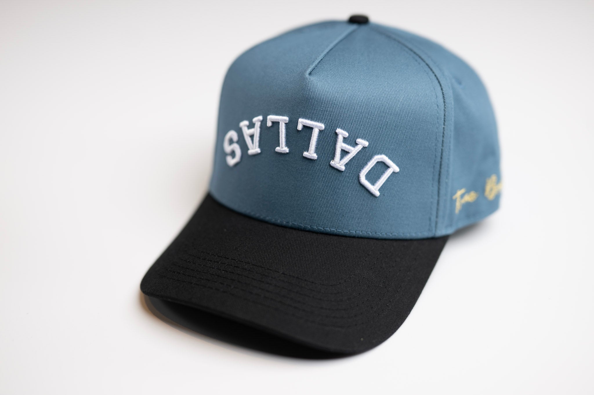 Precurved Dallas snapback - BLACK / STEEL BLUE