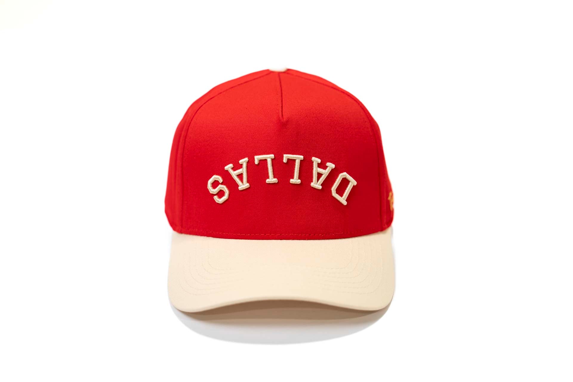 Precurved Dallas snapback - OFFWHITE / RED