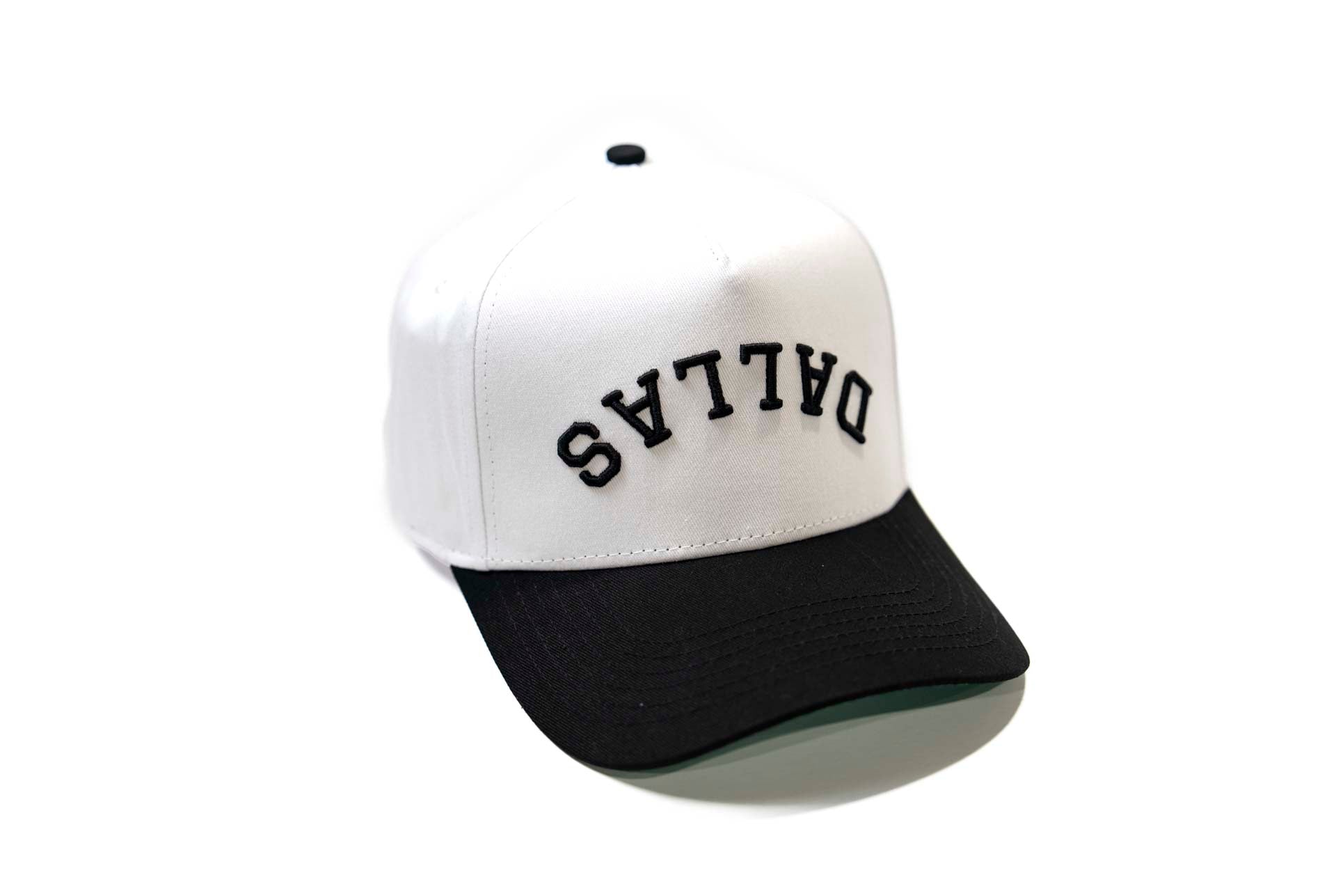 Precurved Dallas snapback - BLACK / WHITE