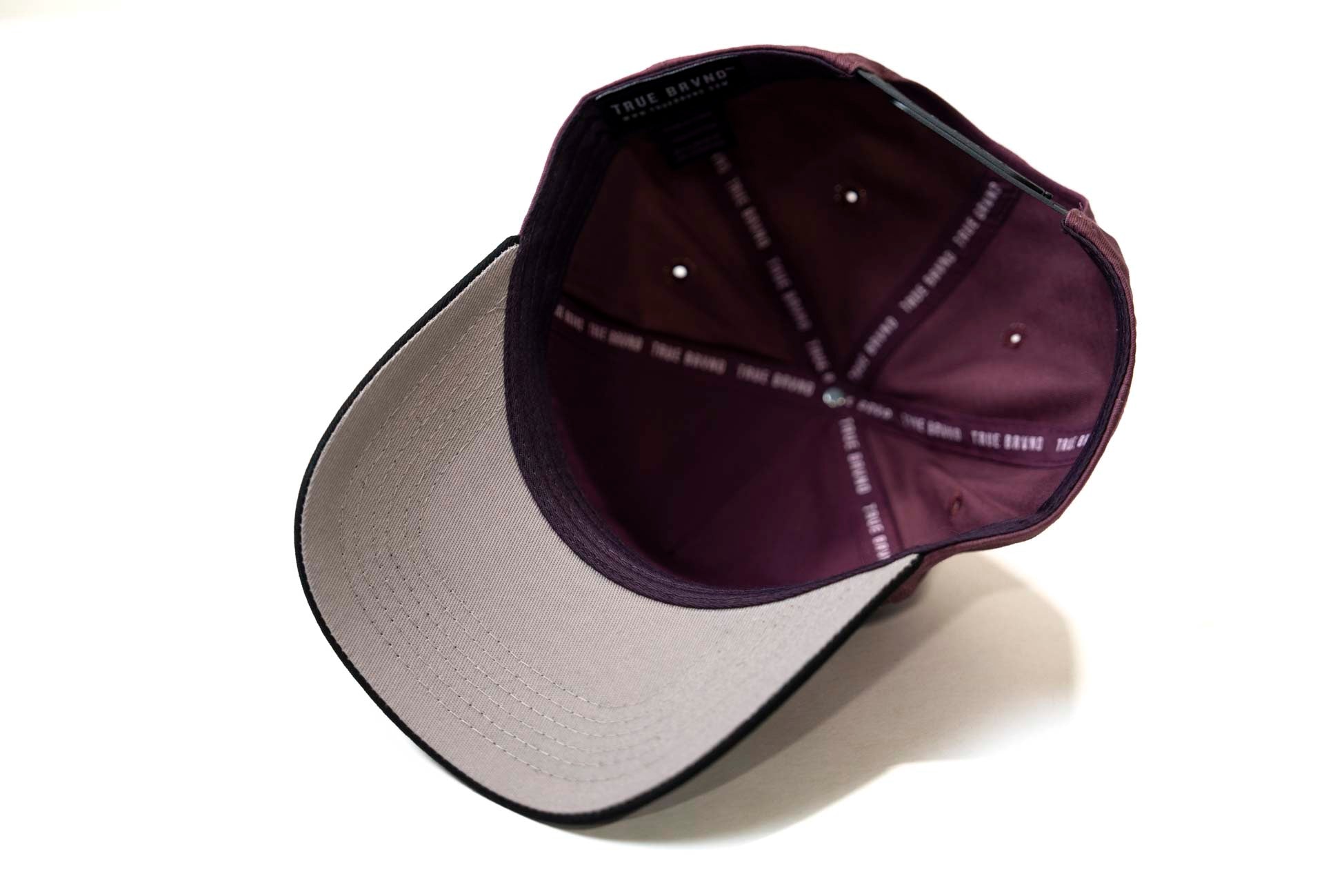 " Plum " - Precurved Dallas snapback - BLACK / MAROON