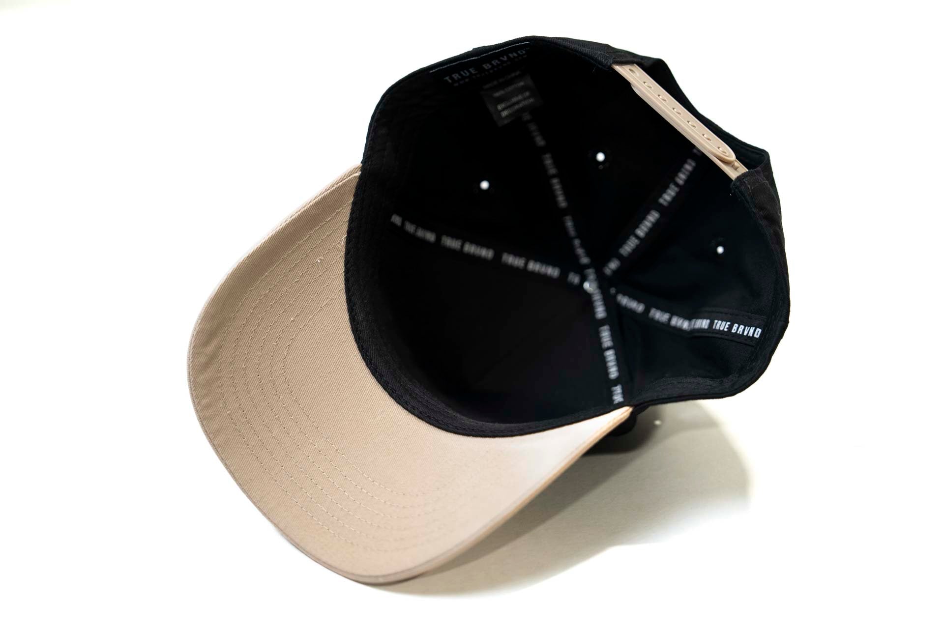 Precurved Dallas snapback - SAND / BLACK