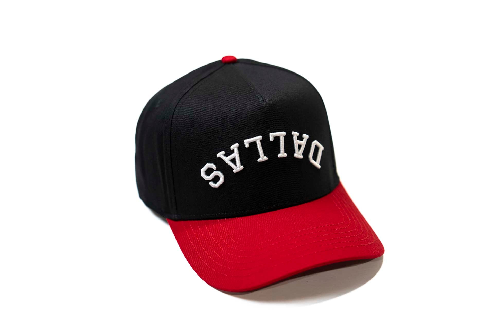 Precurved Dallas snapback - RED / BLACK