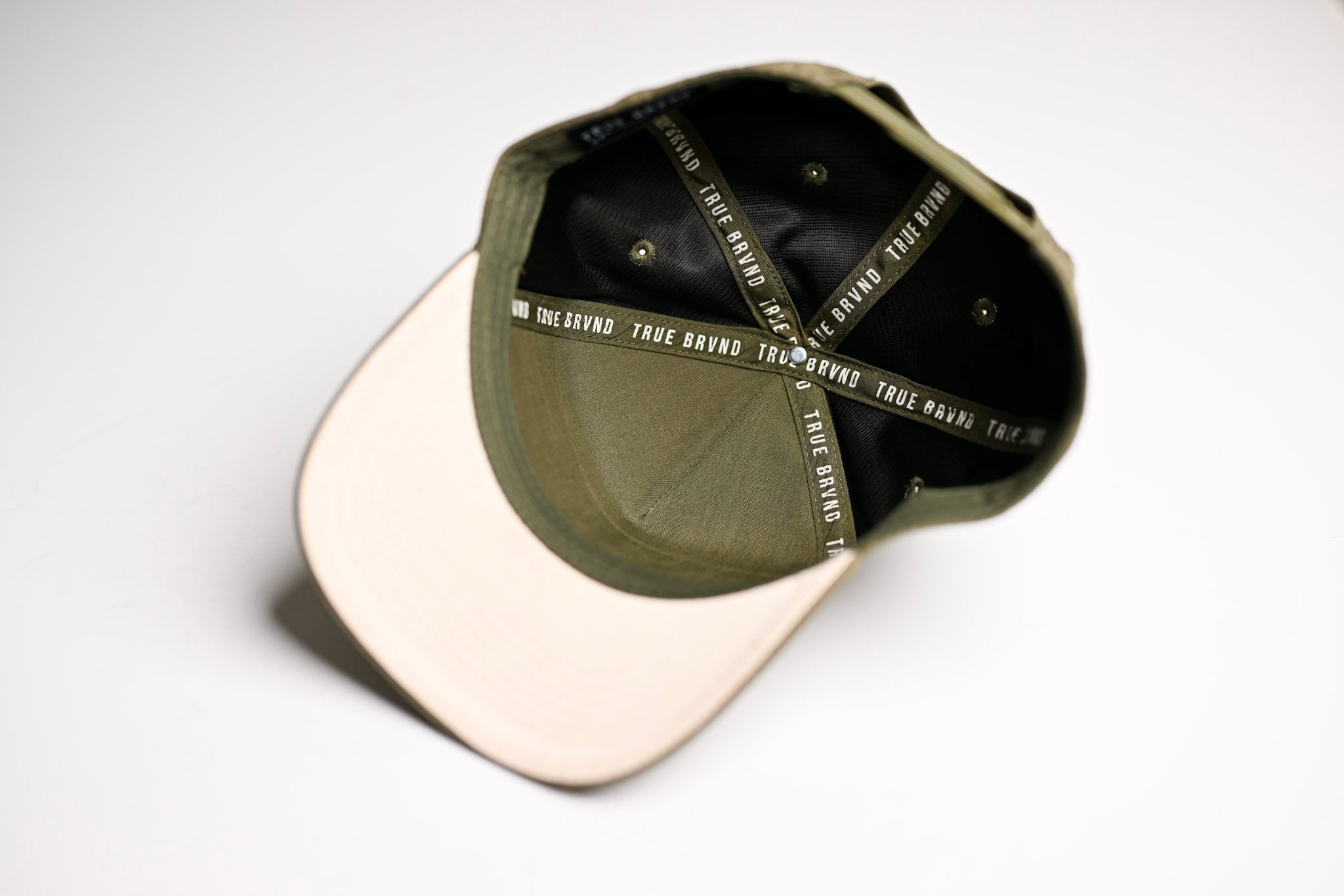 Suede snapback - OLIVE