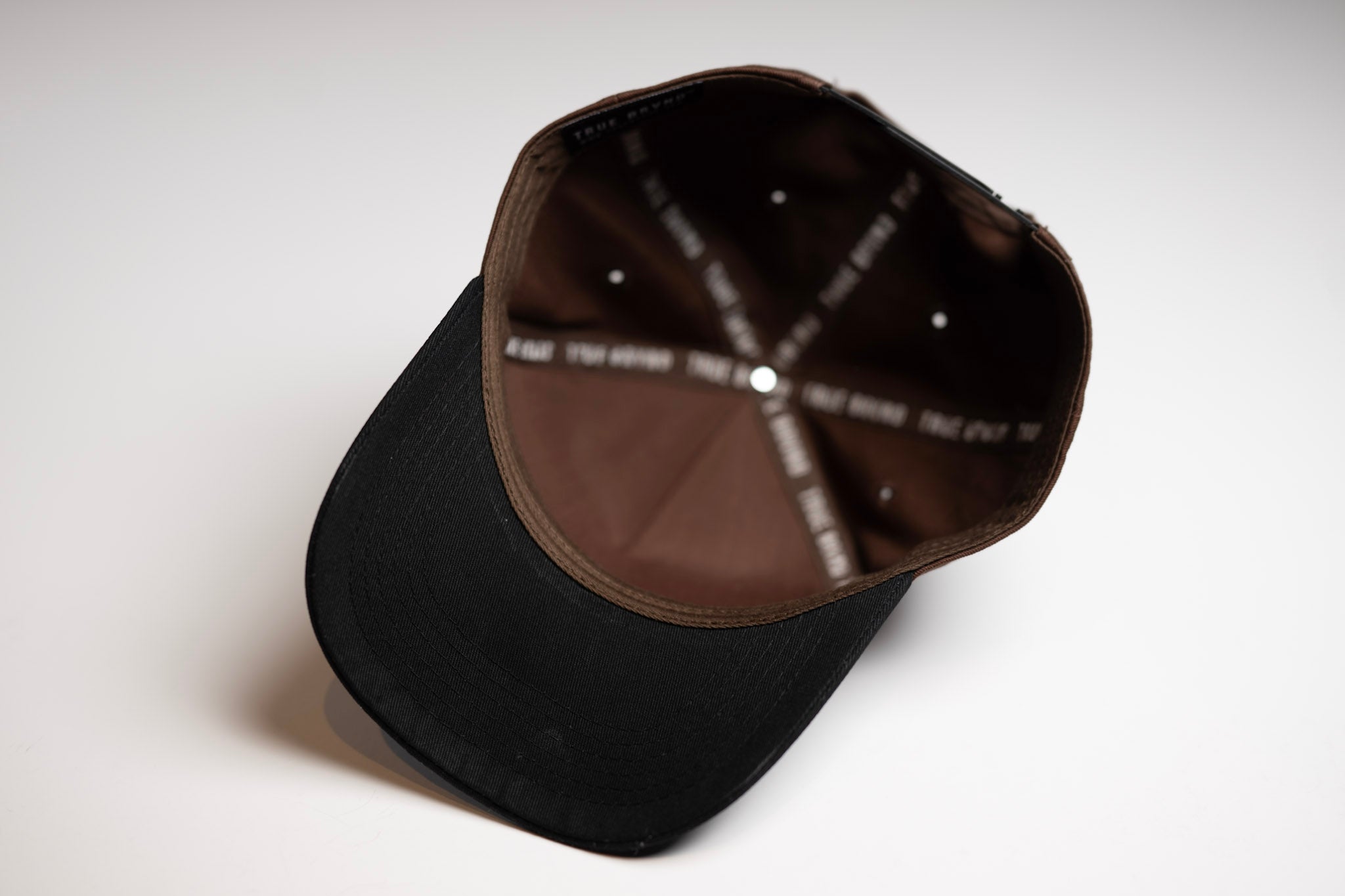 Precurved Dallas snapback - BLACK / BROWN