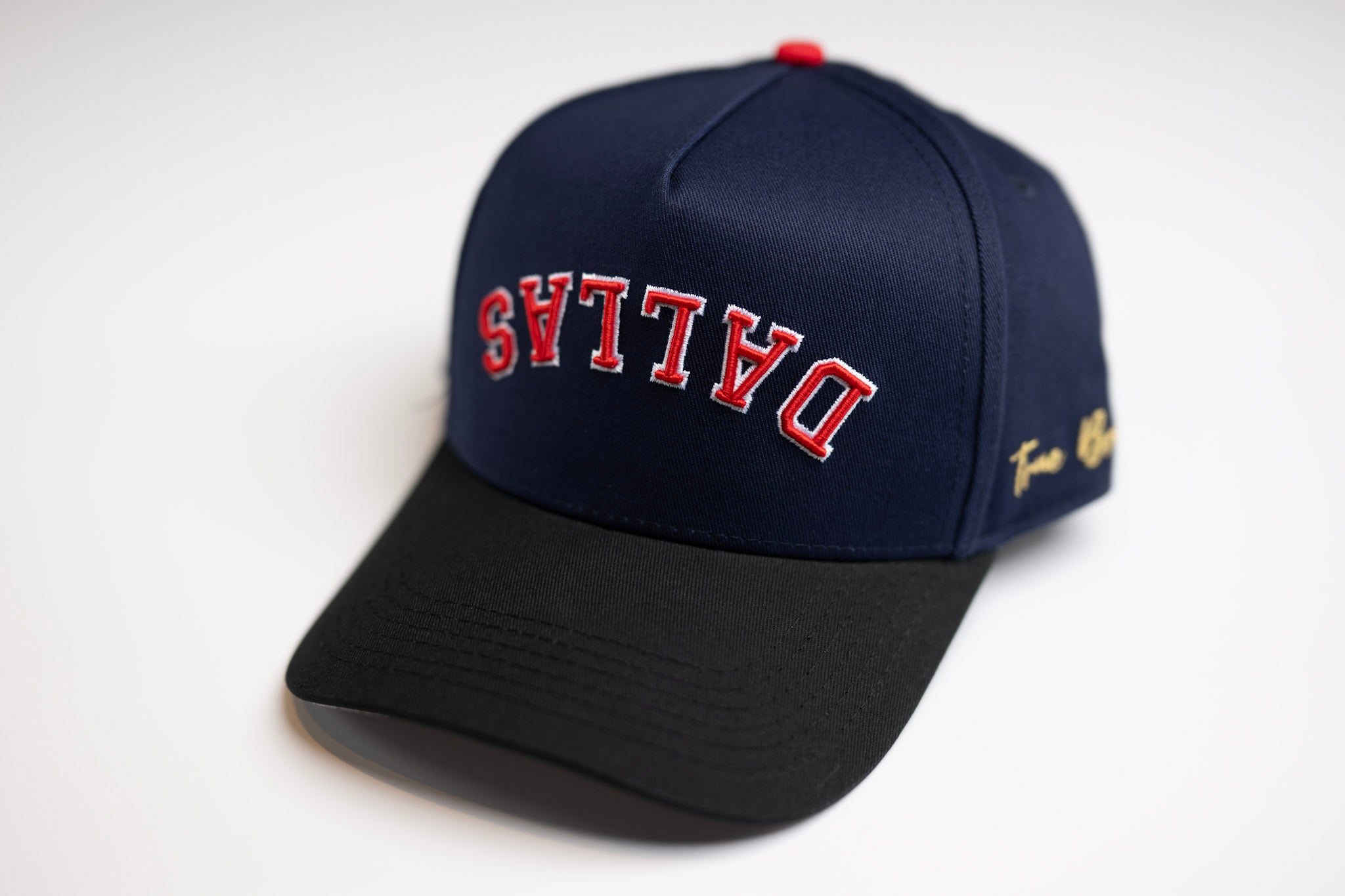 Precurved Dallas snapback - BLACK / NAVY w/red