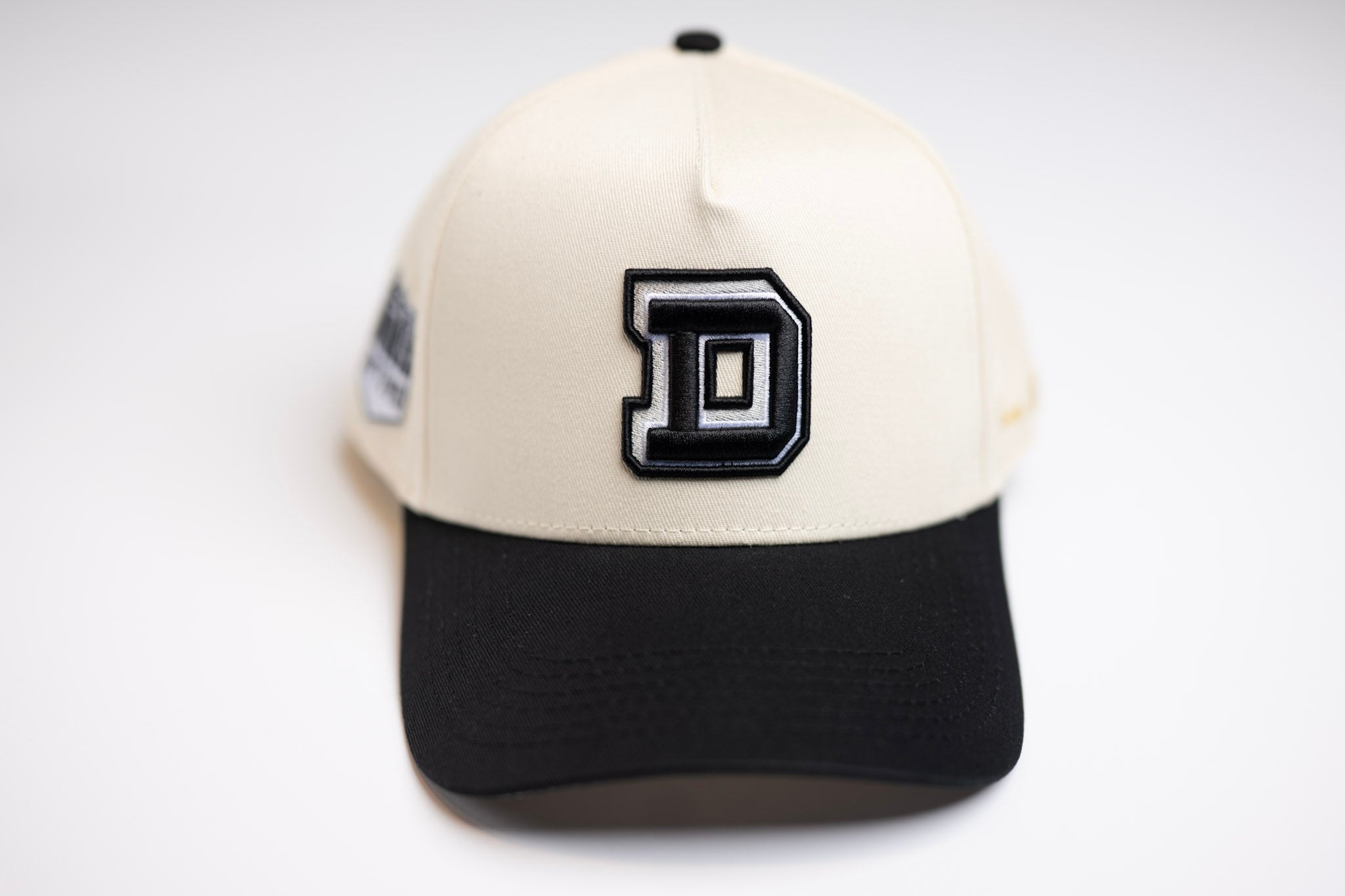 TRUE D HAT - BLACK / OFFWHITE