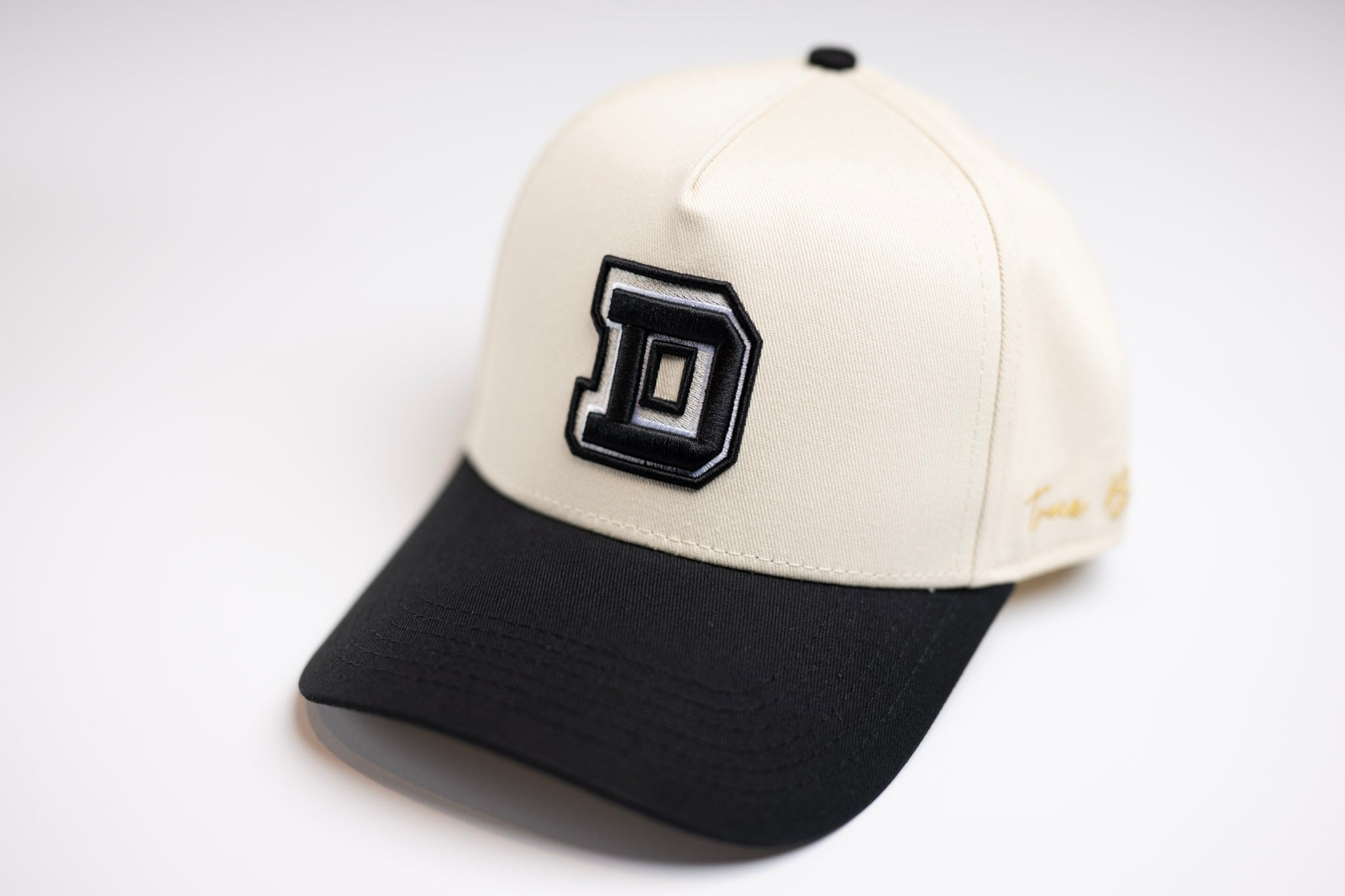 TRUE D HAT - BLACK / OFFWHITE