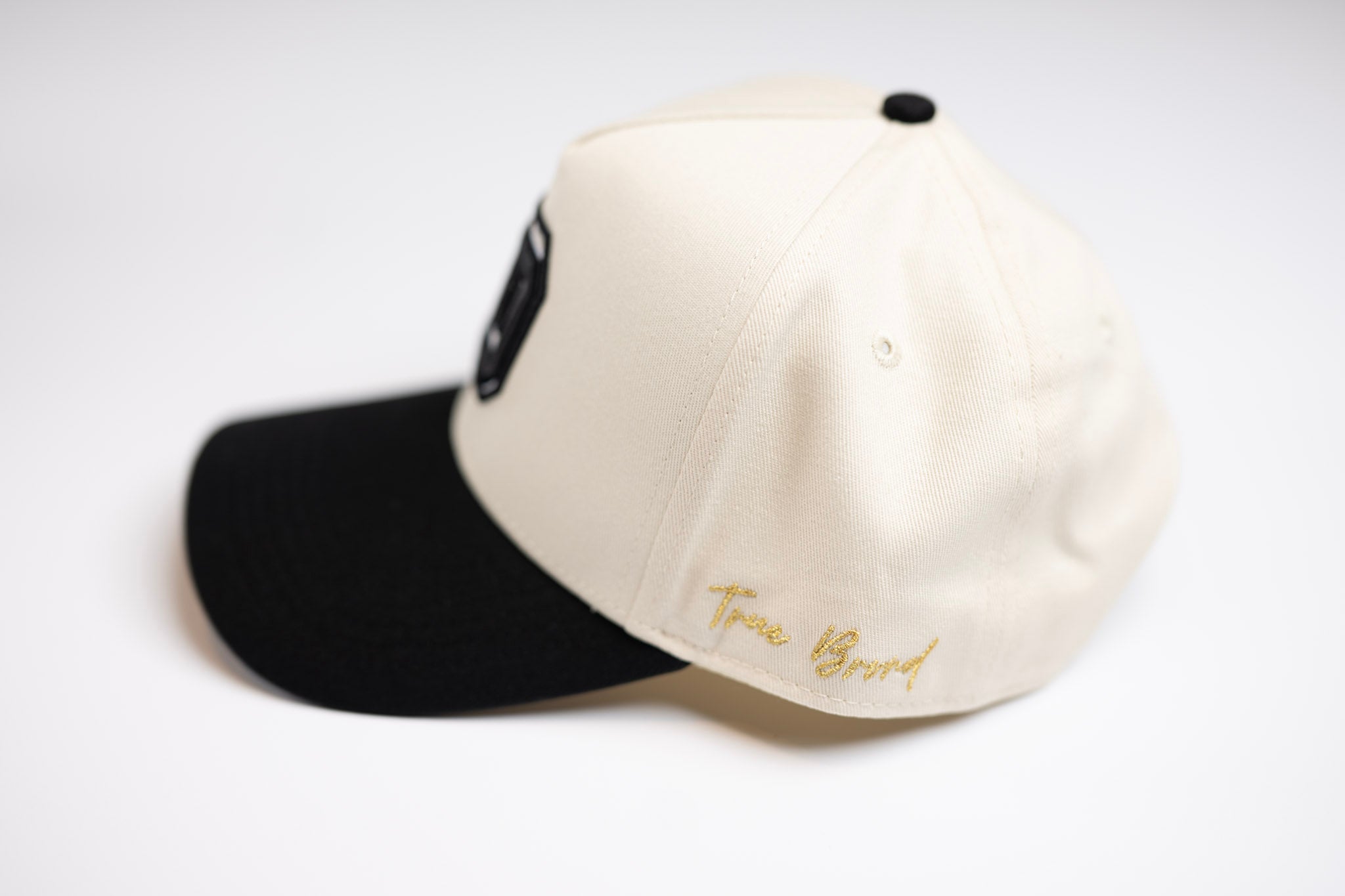 TRUE D HAT - BLACK / OFFWHITE