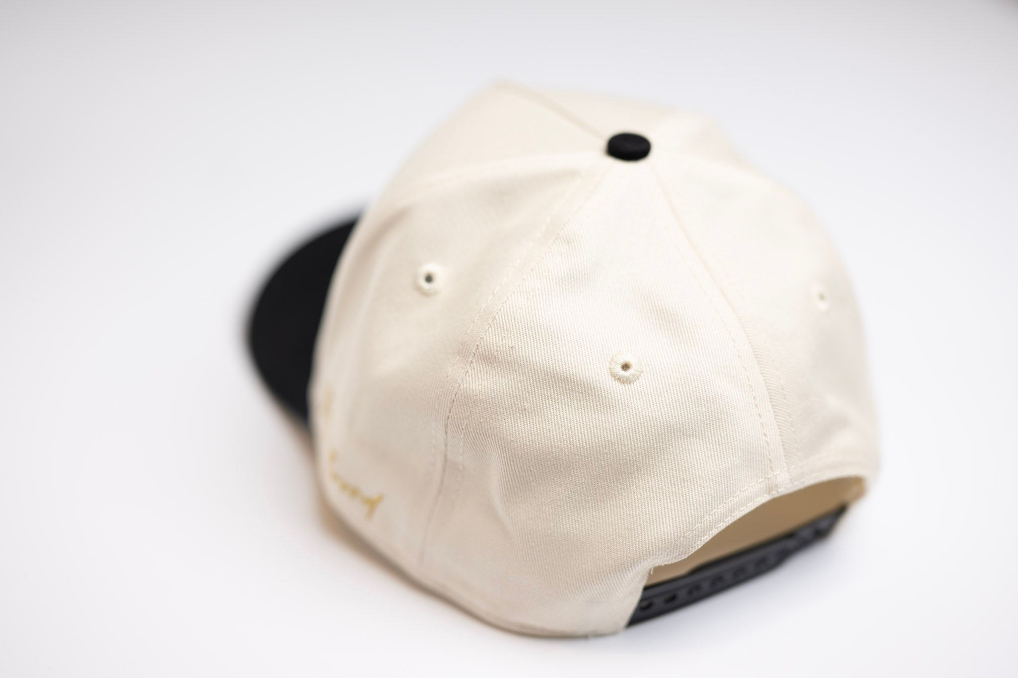 TRUE D HAT - BLACK / OFFWHITE