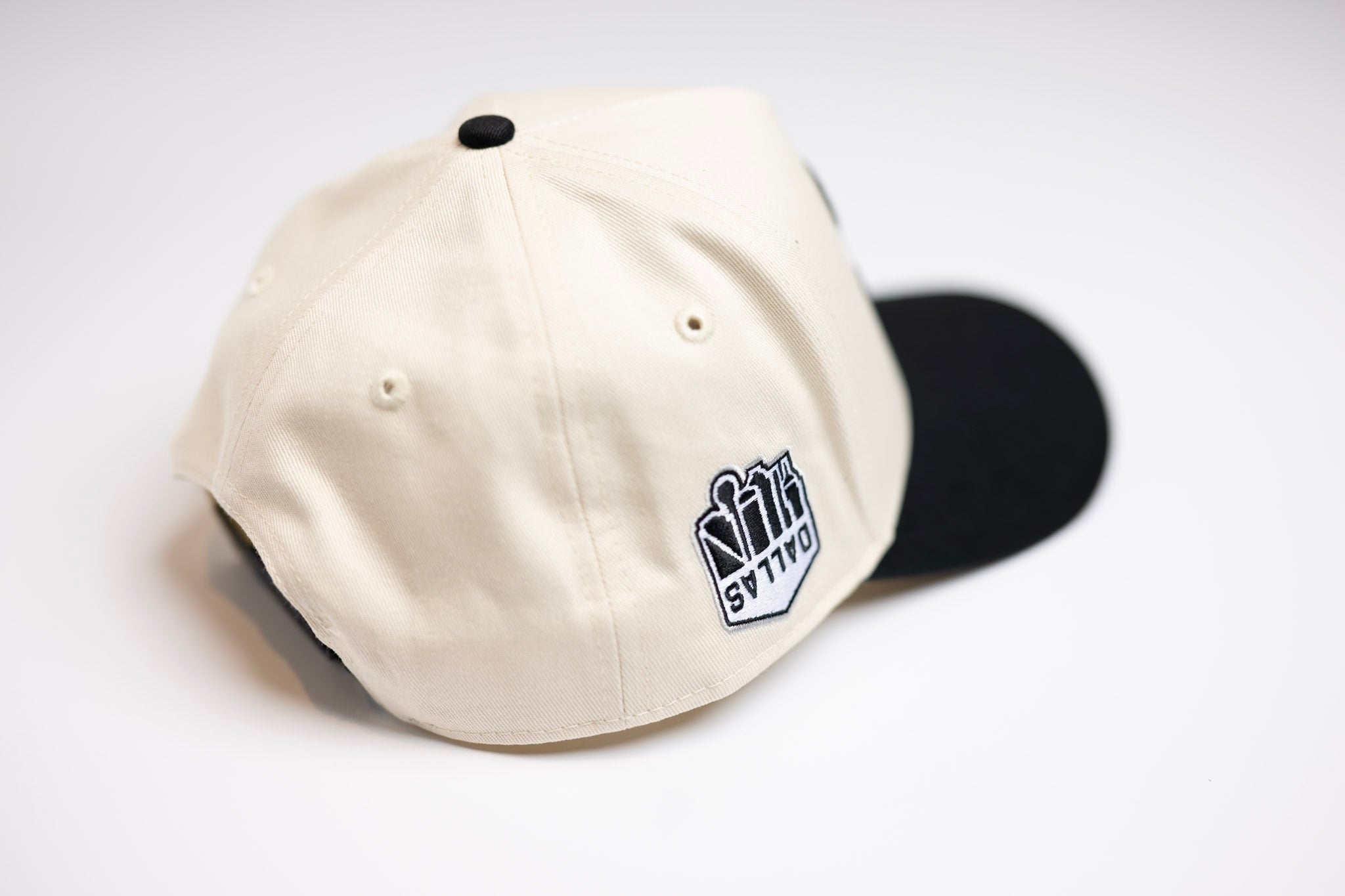 TRUE D HAT - BLACK / OFFWHITE