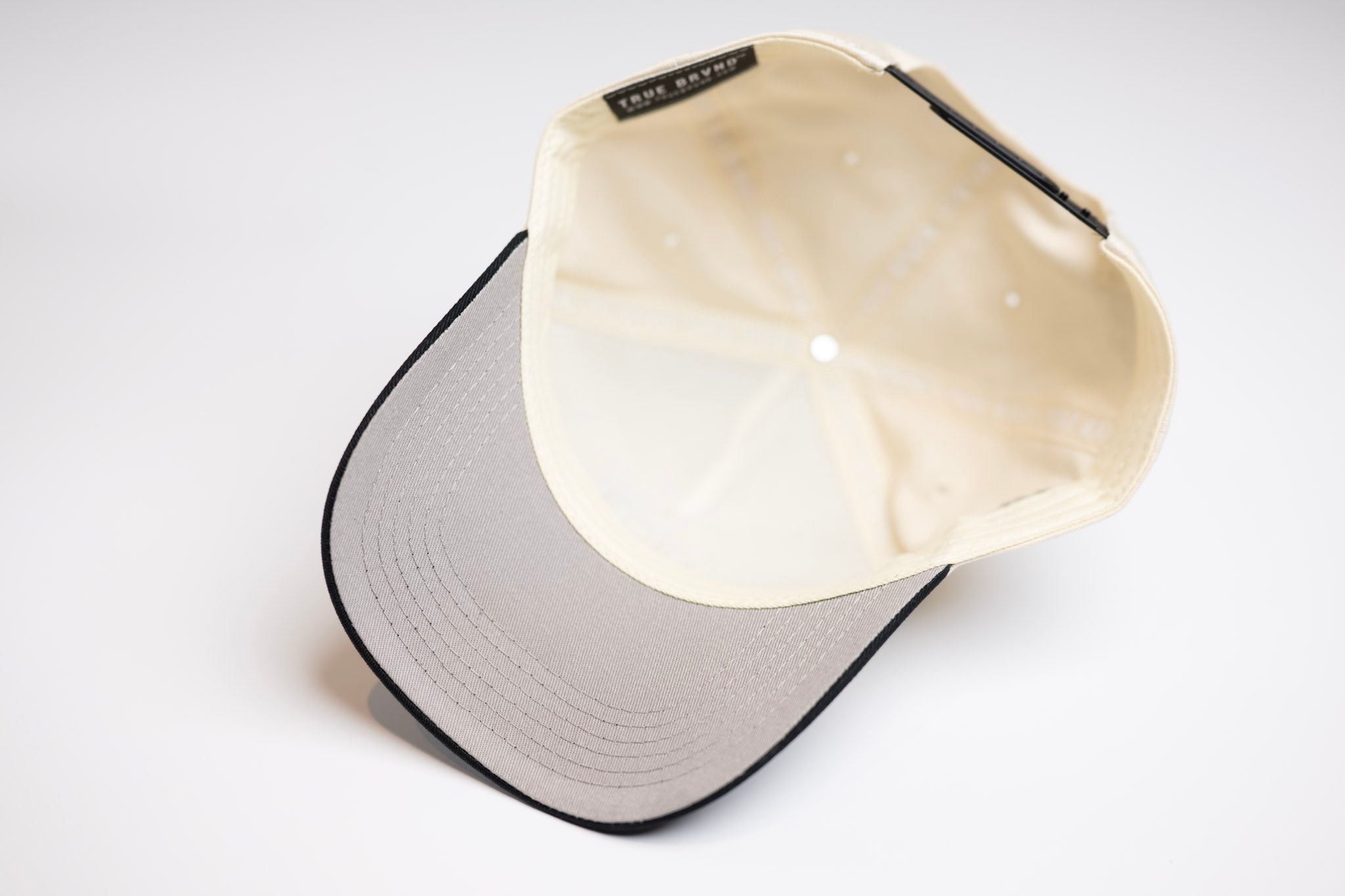 TRUE D HAT - BLACK / OFFWHITE