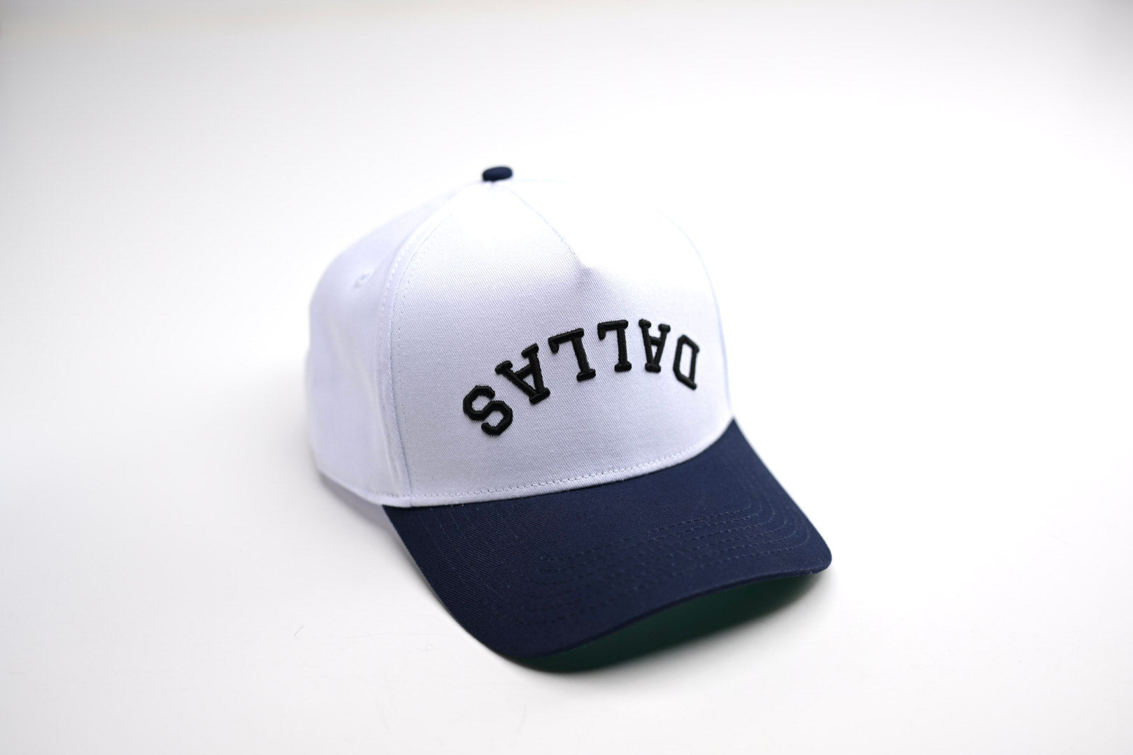 Precurved Dallas snapback - NAVY / WHITE