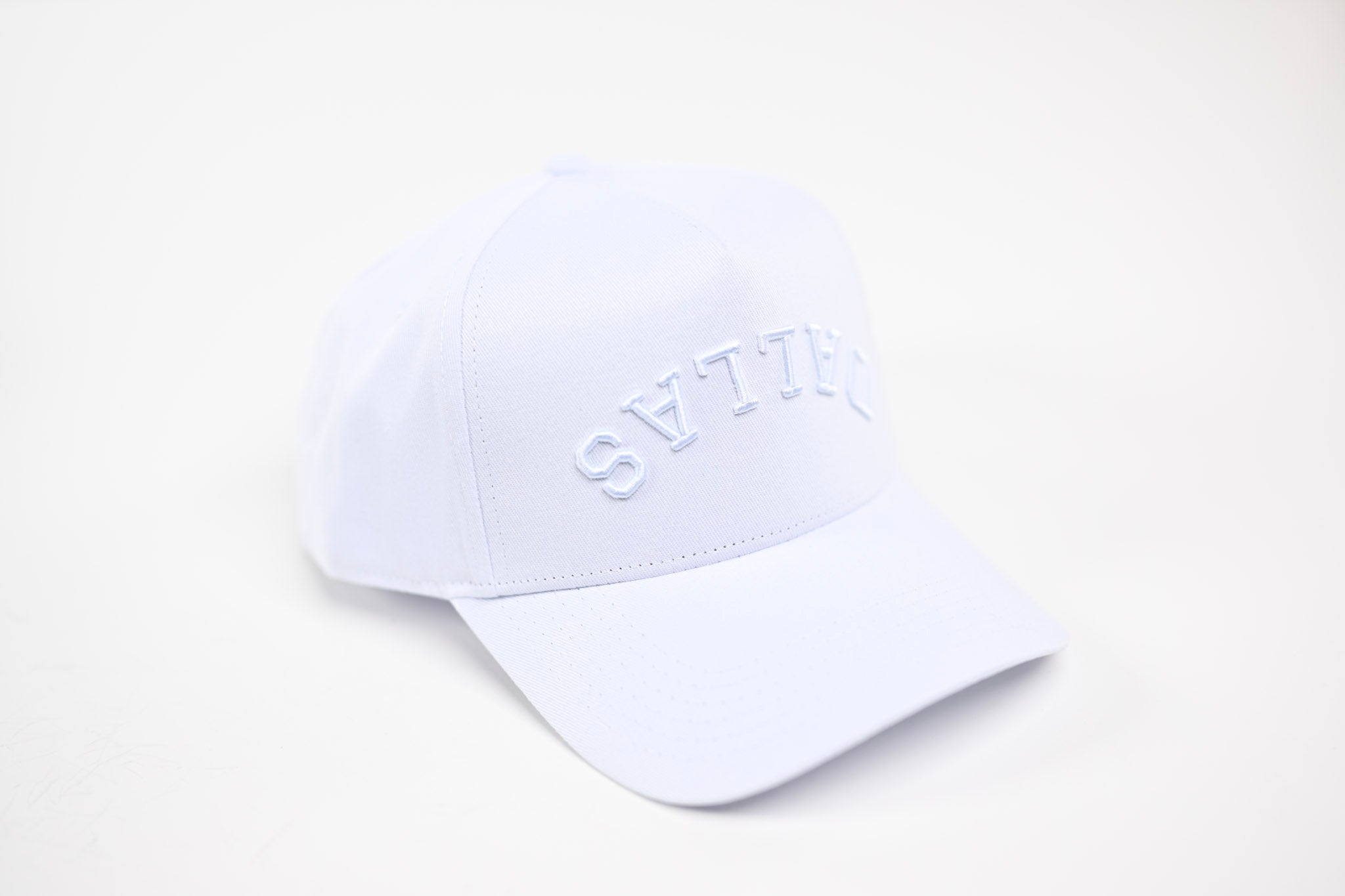 Precurved Dallas snapback - TONAL WHITE