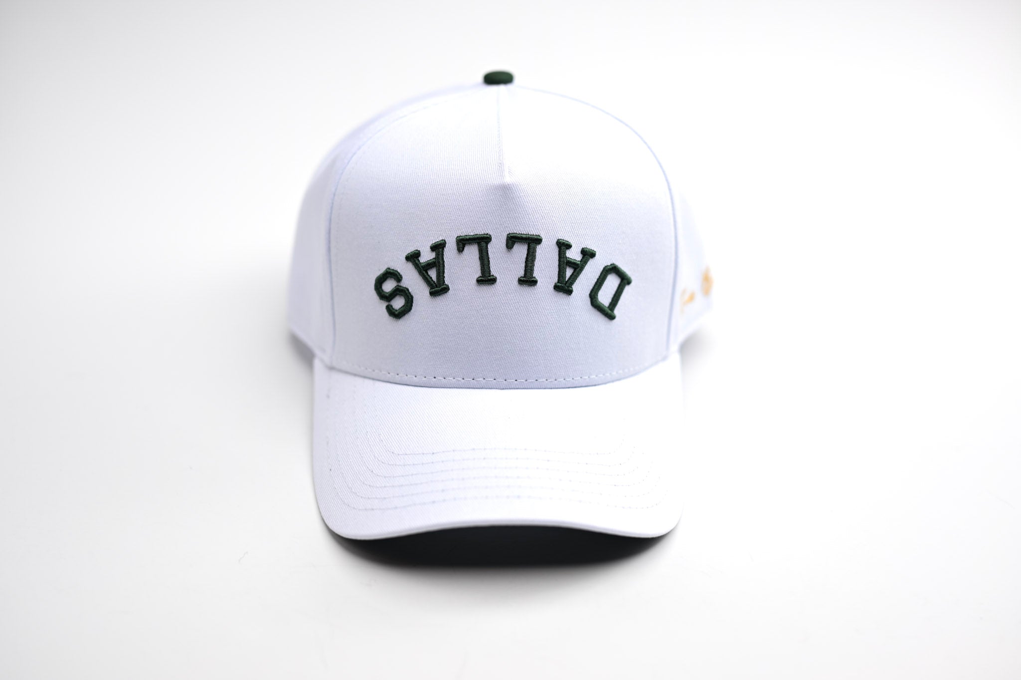 Precurved Dallas snapback - WHITE w/ FOREST GREEN ACCENTS