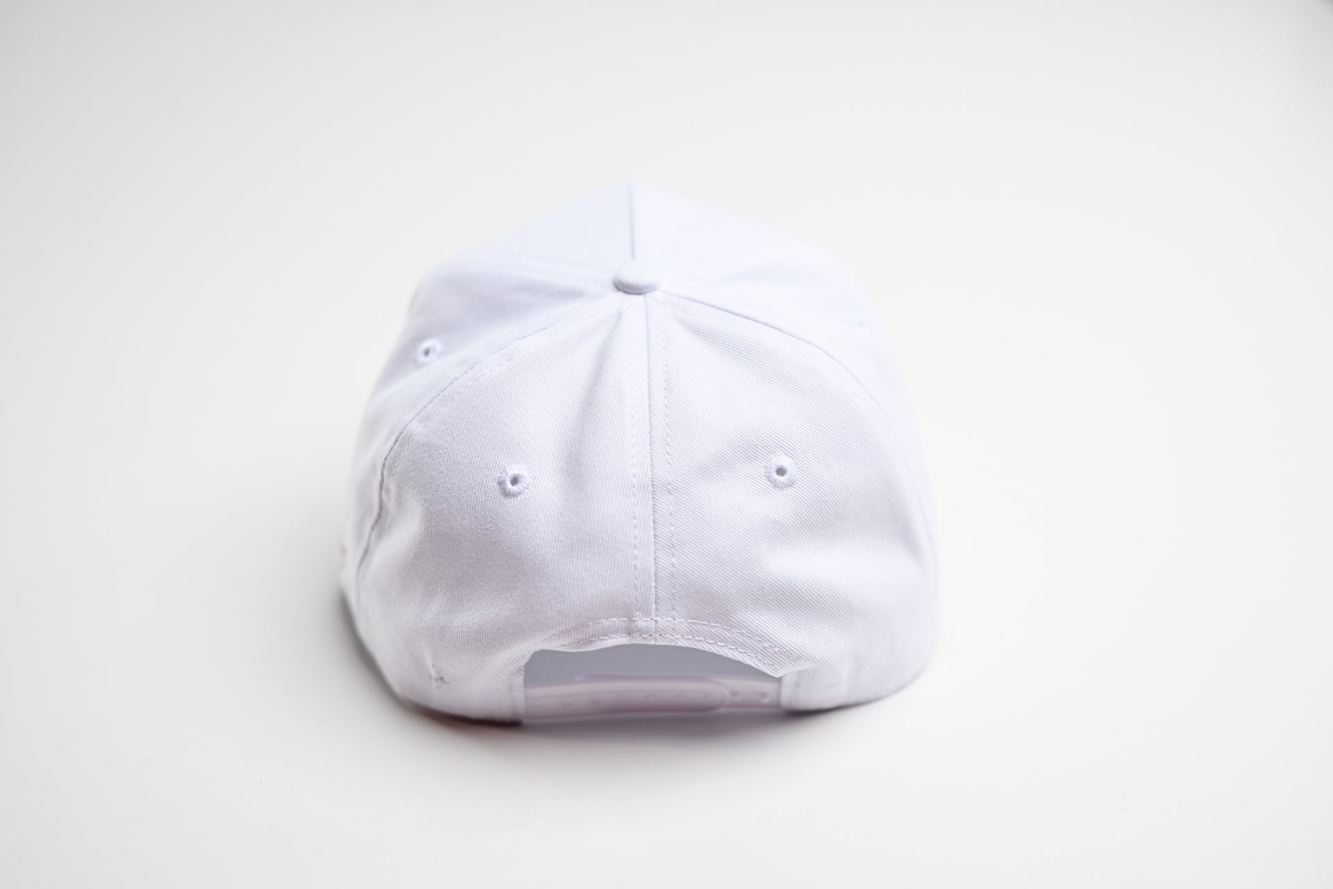 Precurved Dallas snapback - ALL WHITE