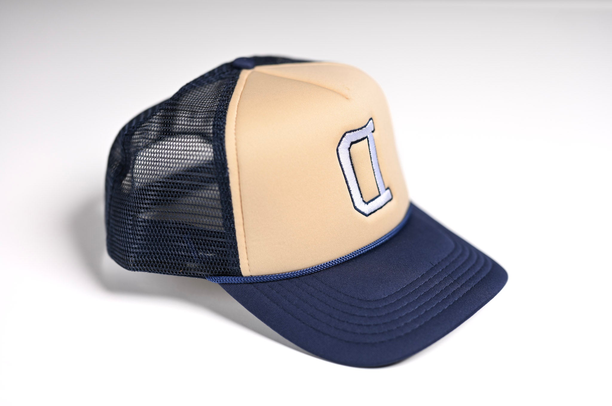 V2 Trucker snapback - NAVY / SAND