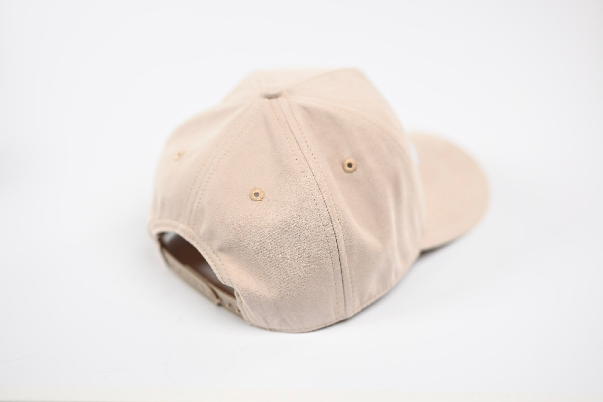 Suede snapback - SAND