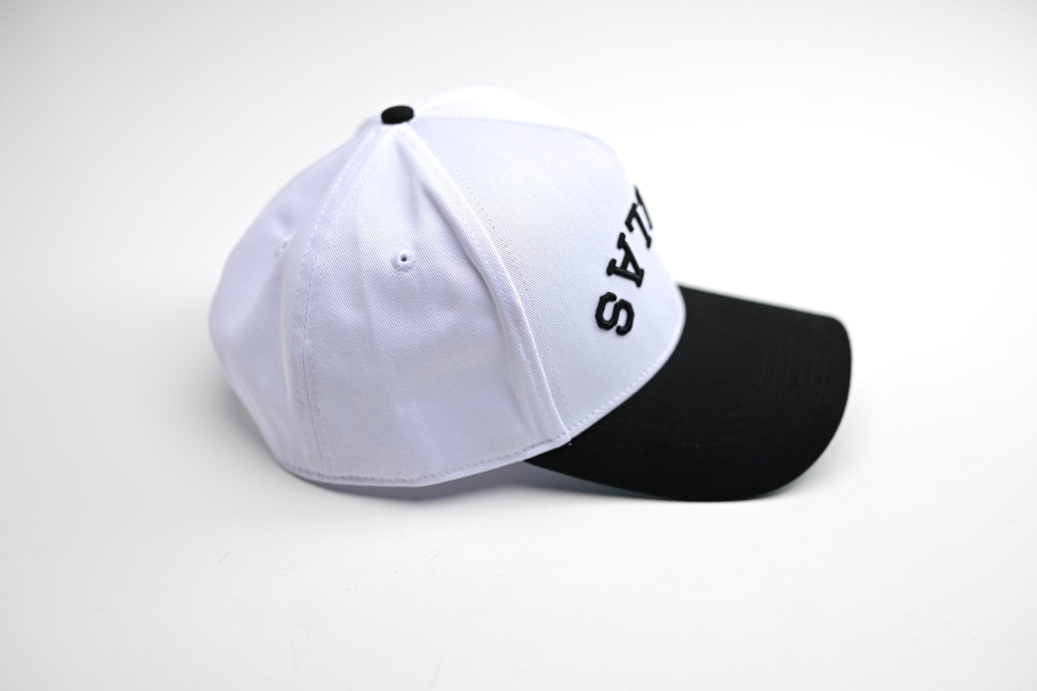 Precurved Dallas snapback - BLACK / WHITE