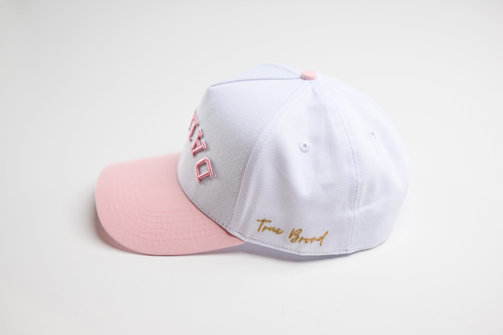 Precurved Dallas snapback - PINK / WHITE – True Brvnd