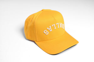 Precurved Dallas snapback - YELLOW w/ Black underbrim