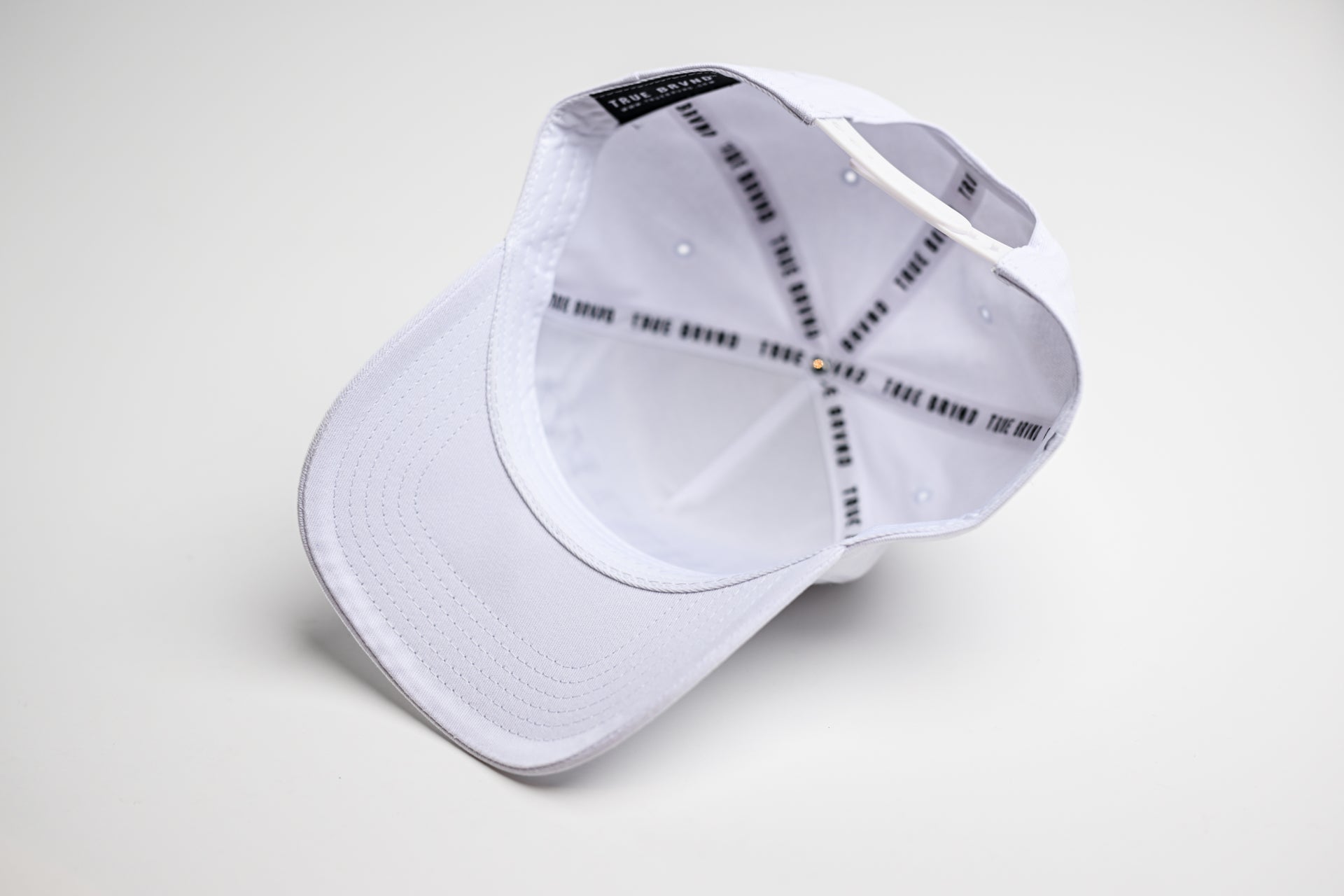 Precurved Dallas snapback - ALL WHITE