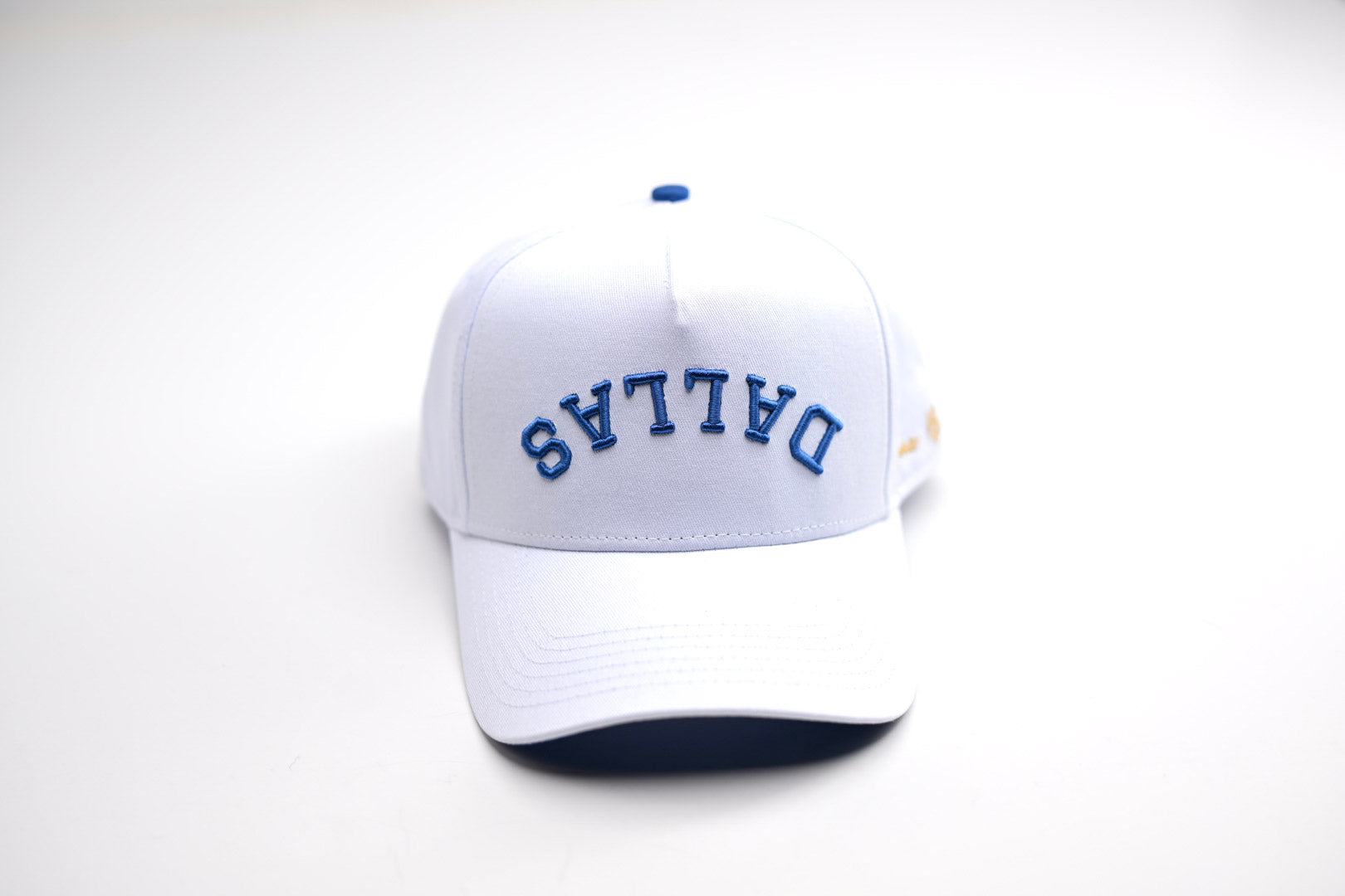 Precurved Dallas snapback - WHITE w/ ROYAL ACCENTS