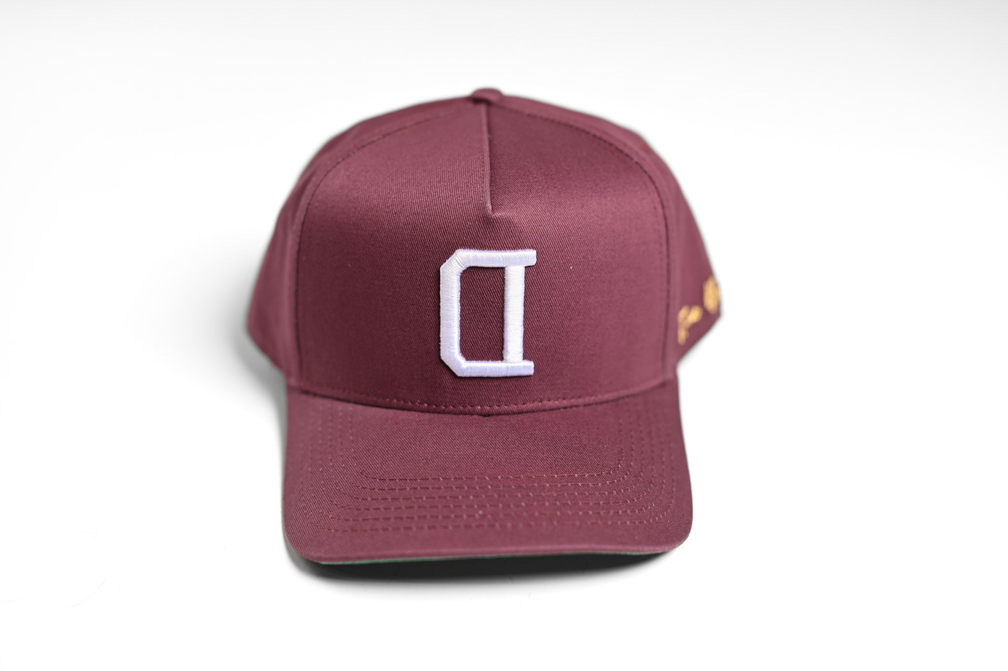 V2 Precurved snapback - MAROON