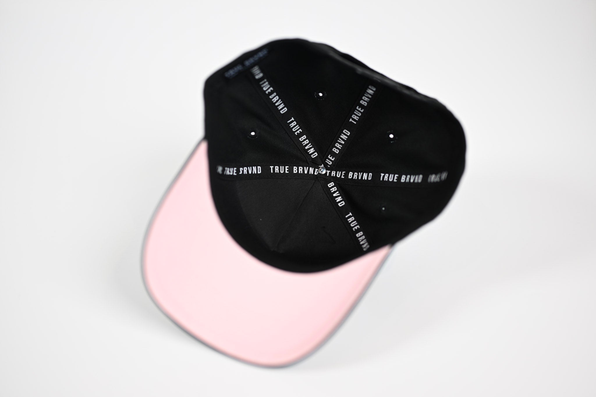 PINK underbill Precurved snapback - BLACK w/pink