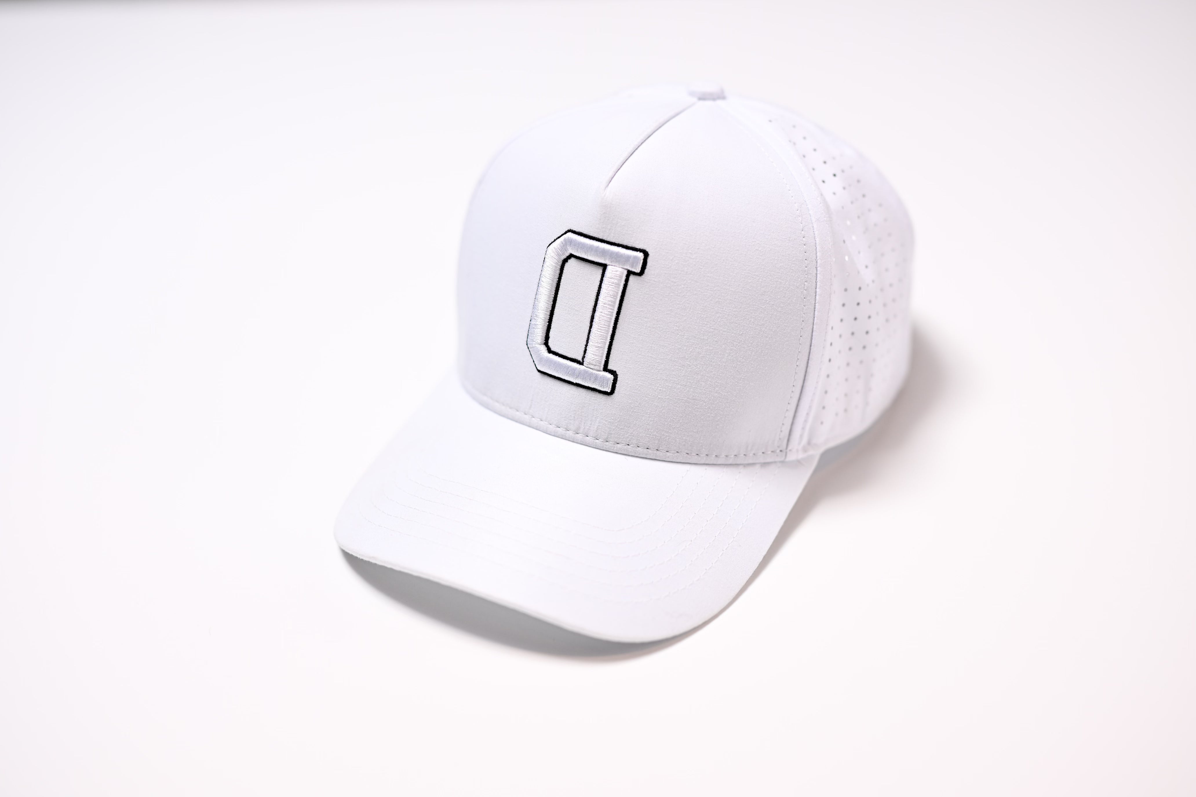 V2 Lightweight  Snapback - WHITE