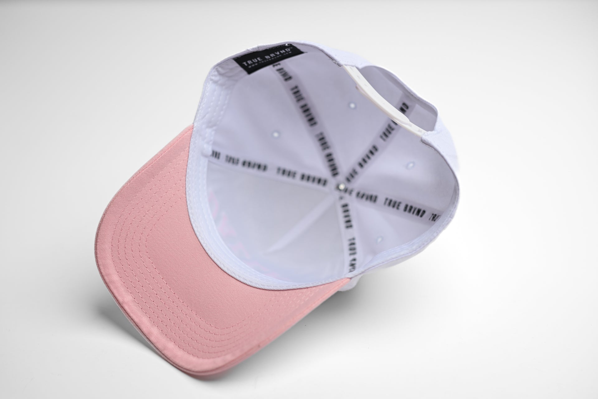 Precurved Dallas snapback - PINK / WHITE – True Brvnd