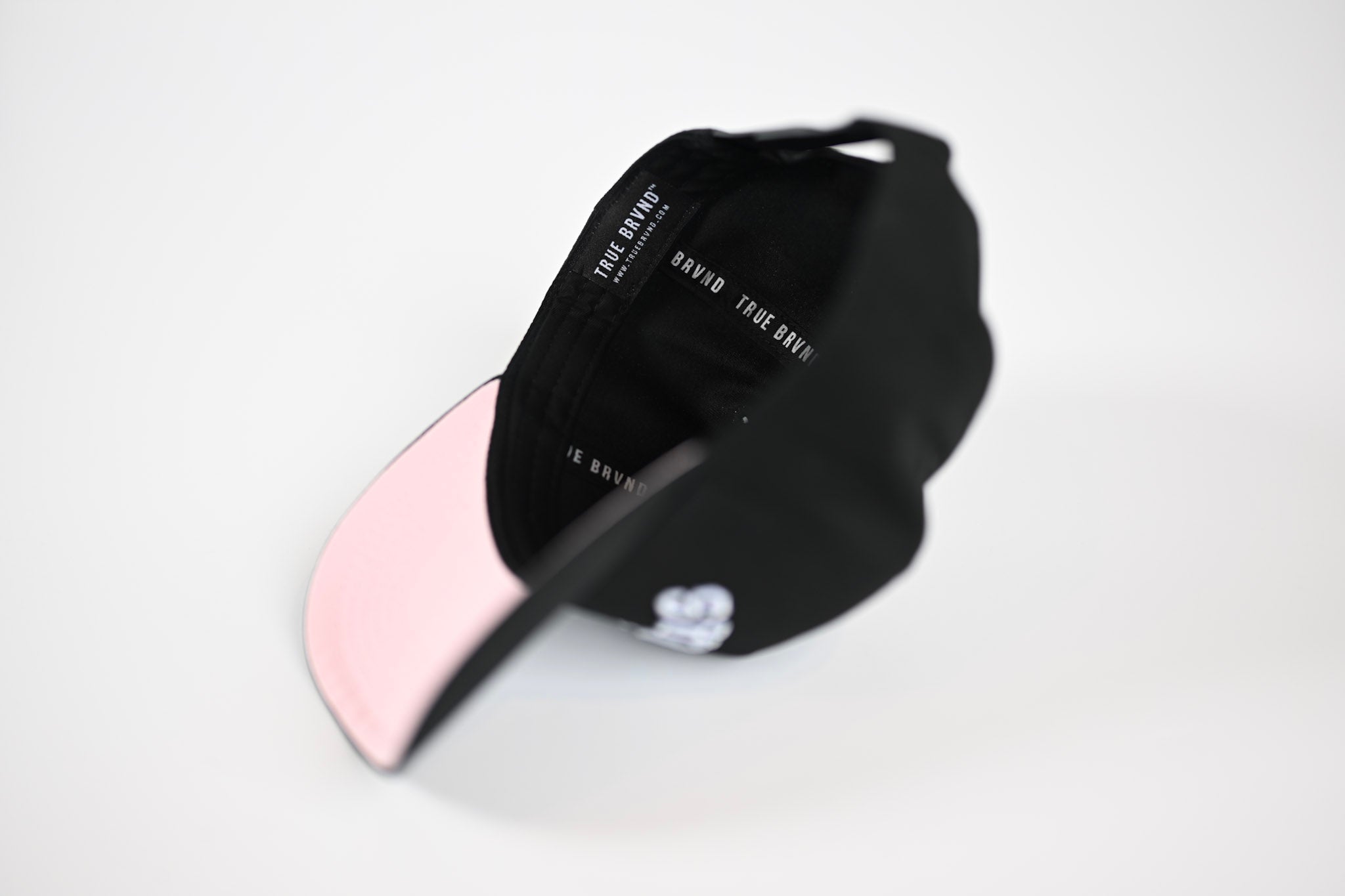 PINK underbill Precurved snapback - BLACK w/pink