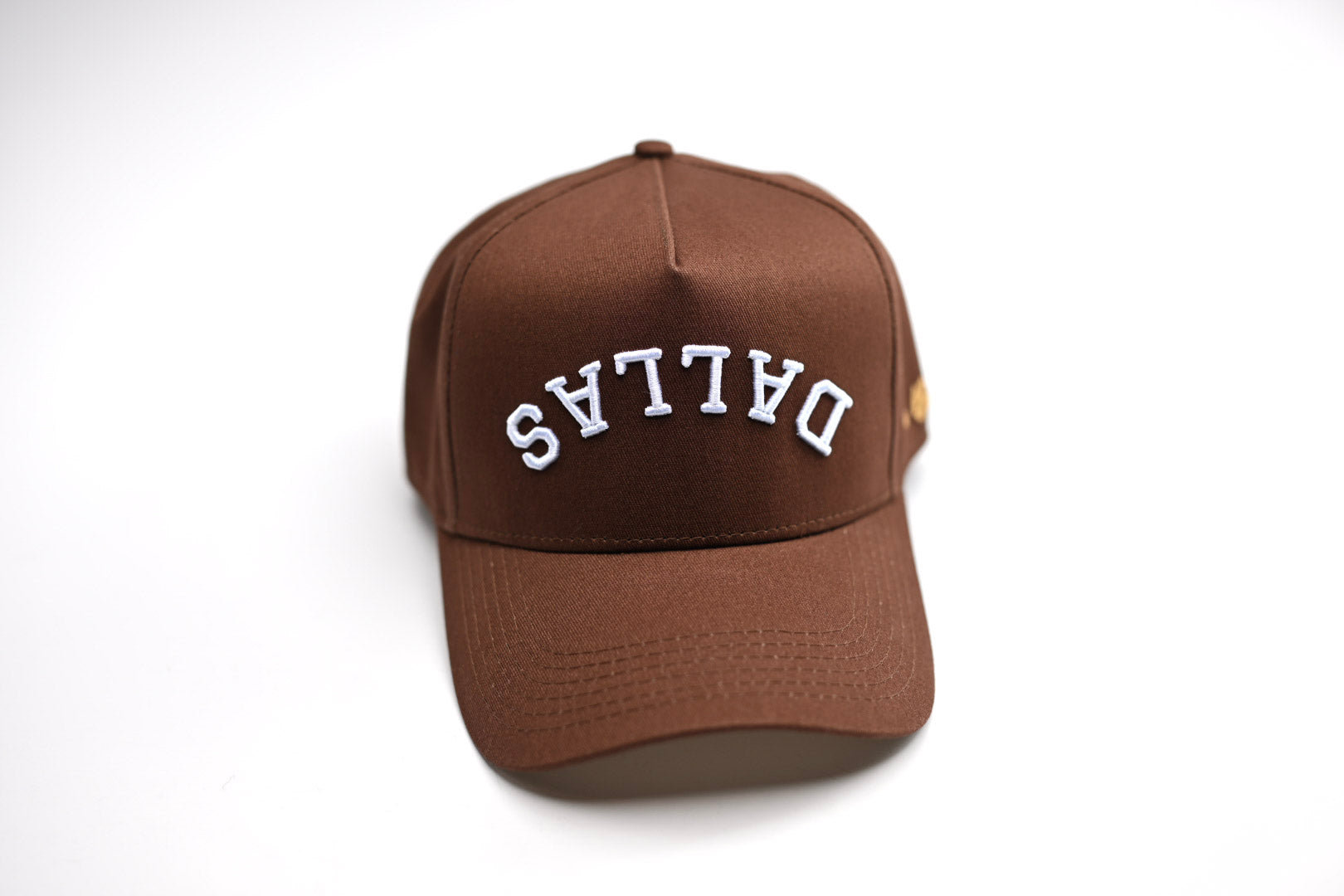 Precurved Dallas snapback - Brown w/cream