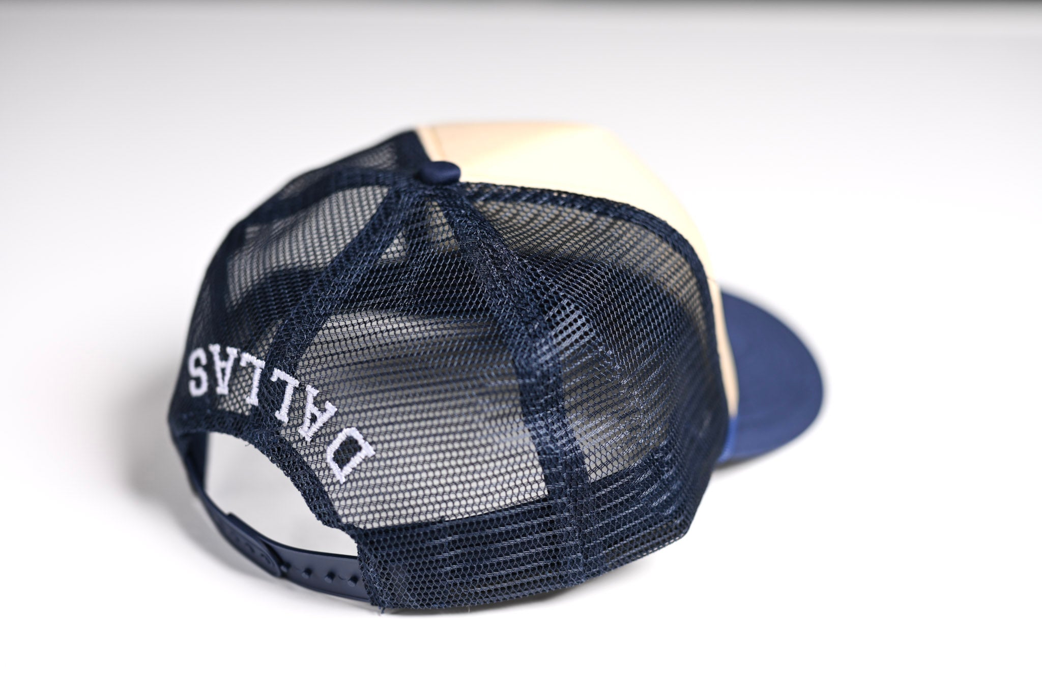 V2 Trucker snapback - NAVY / SAND