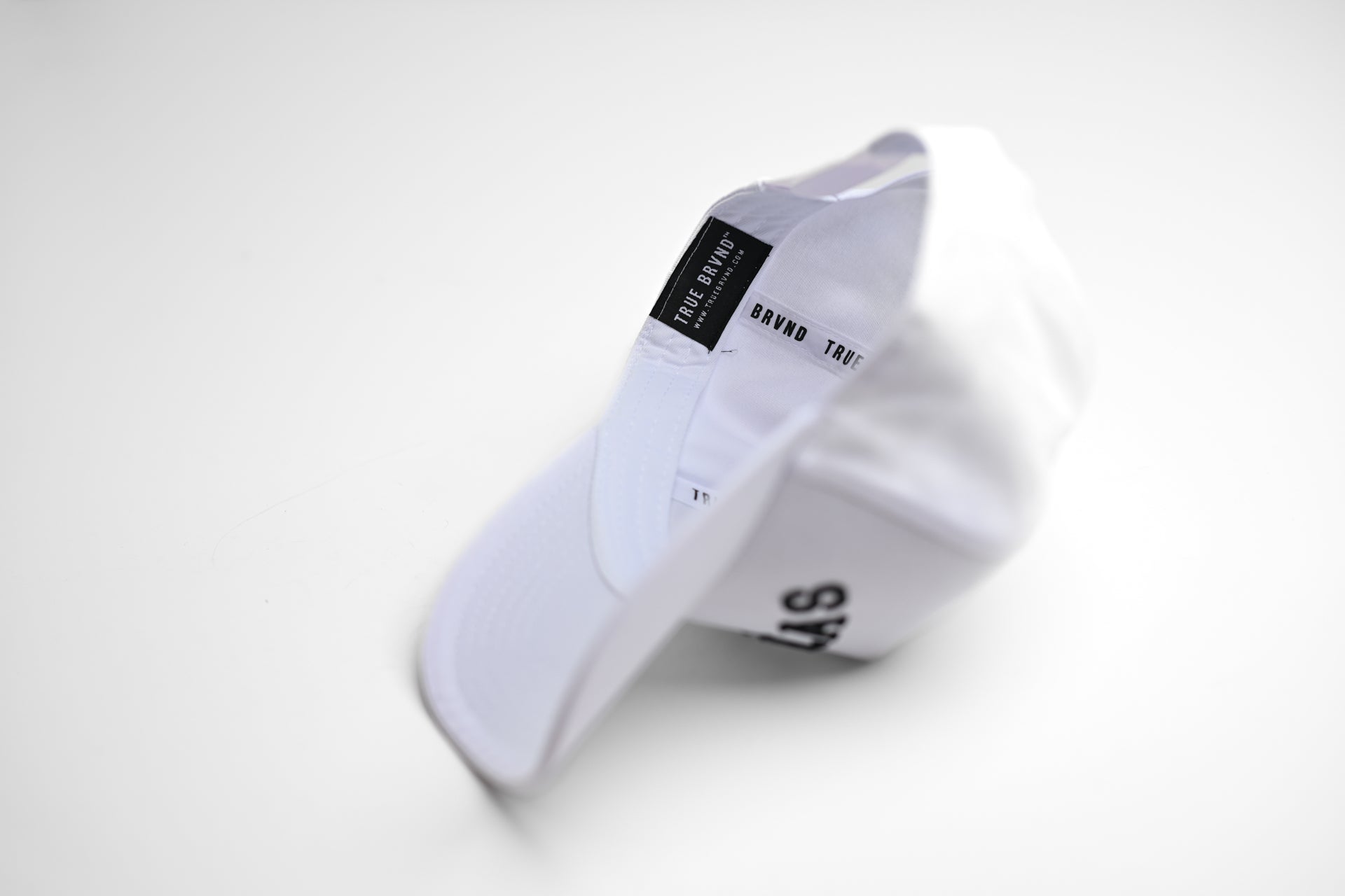 Precurved Dallas snapback - ALL WHITE